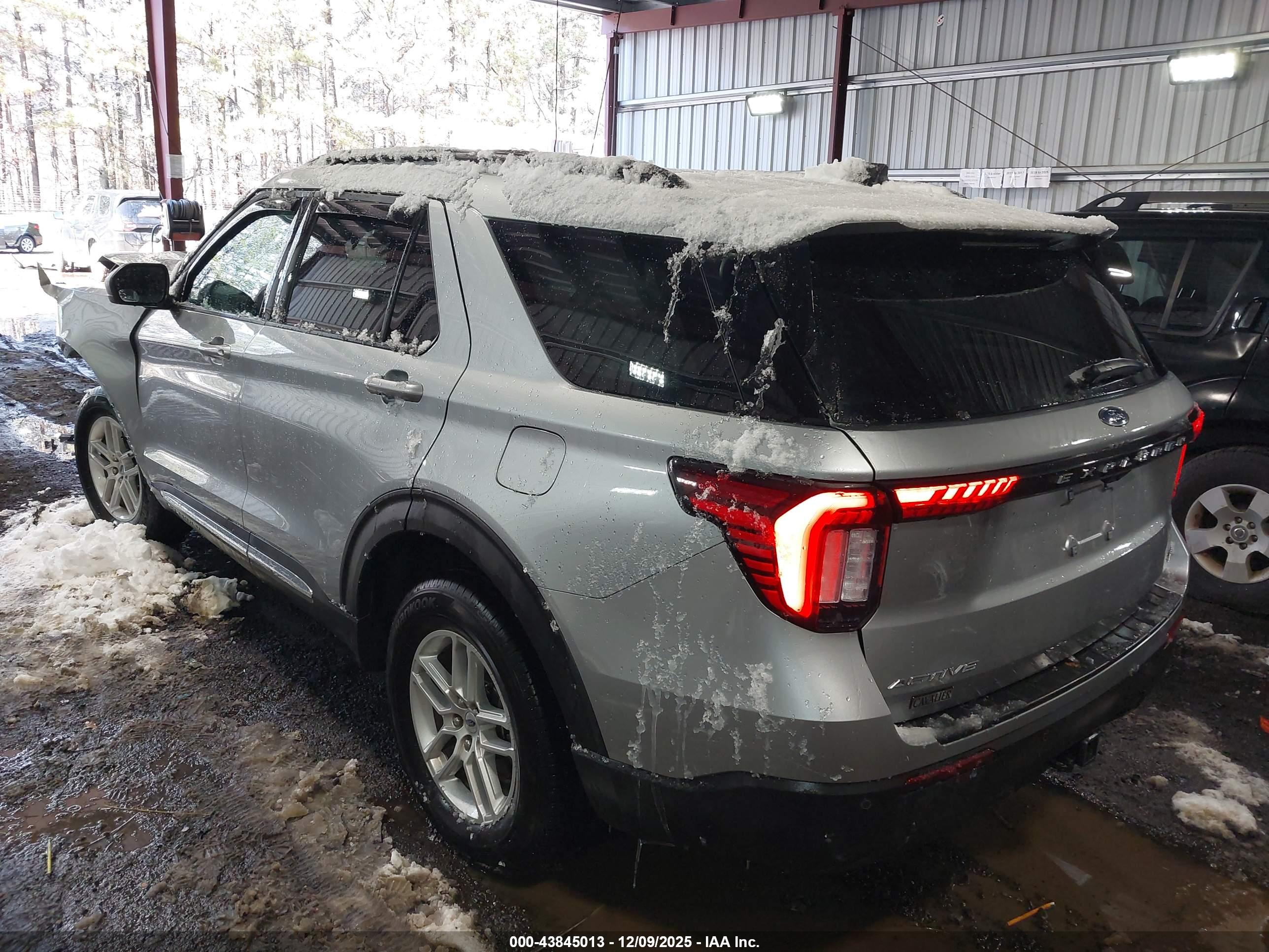 FORD EXPLORER image 3
