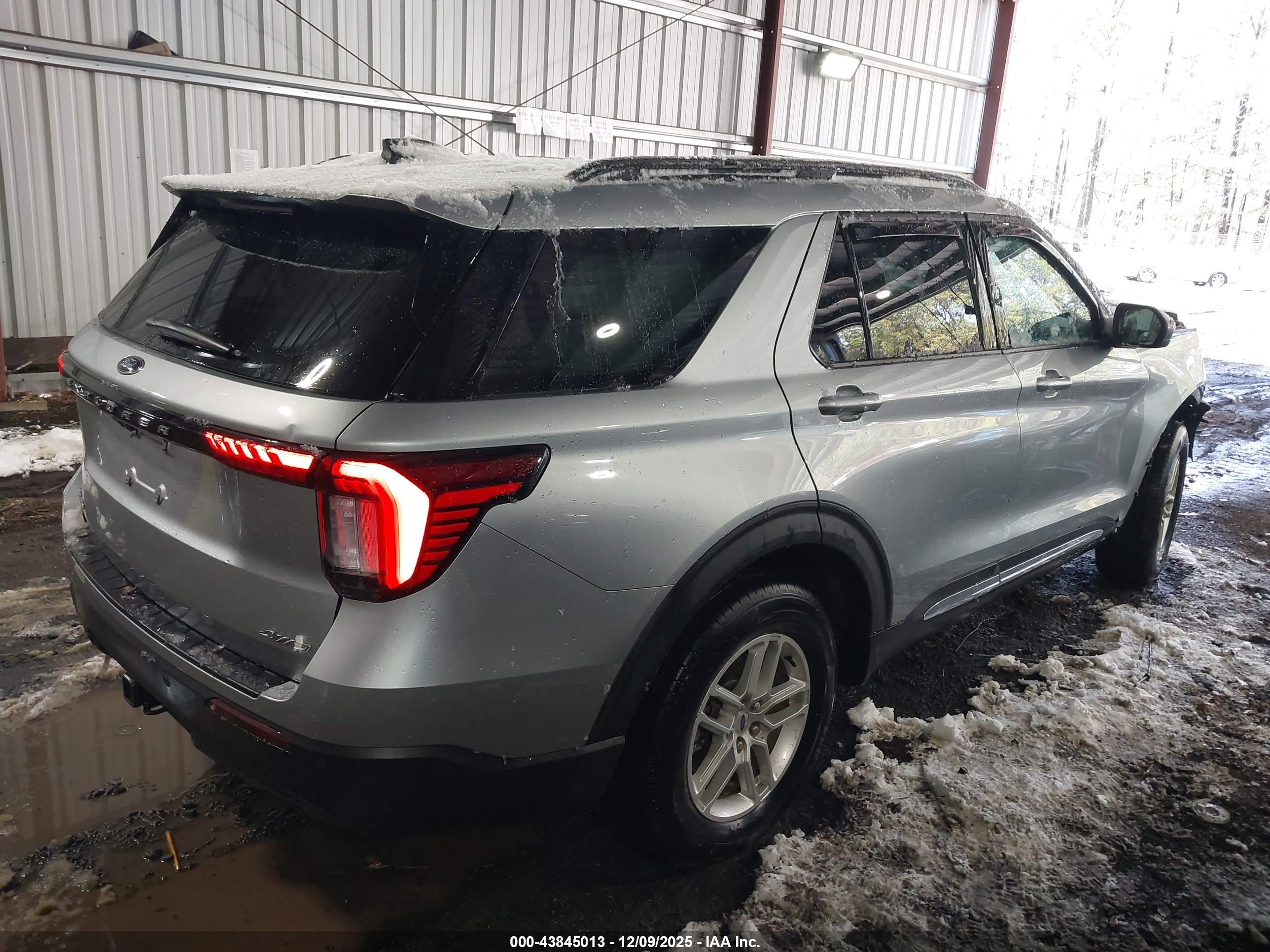 FORD EXPLORER image 4