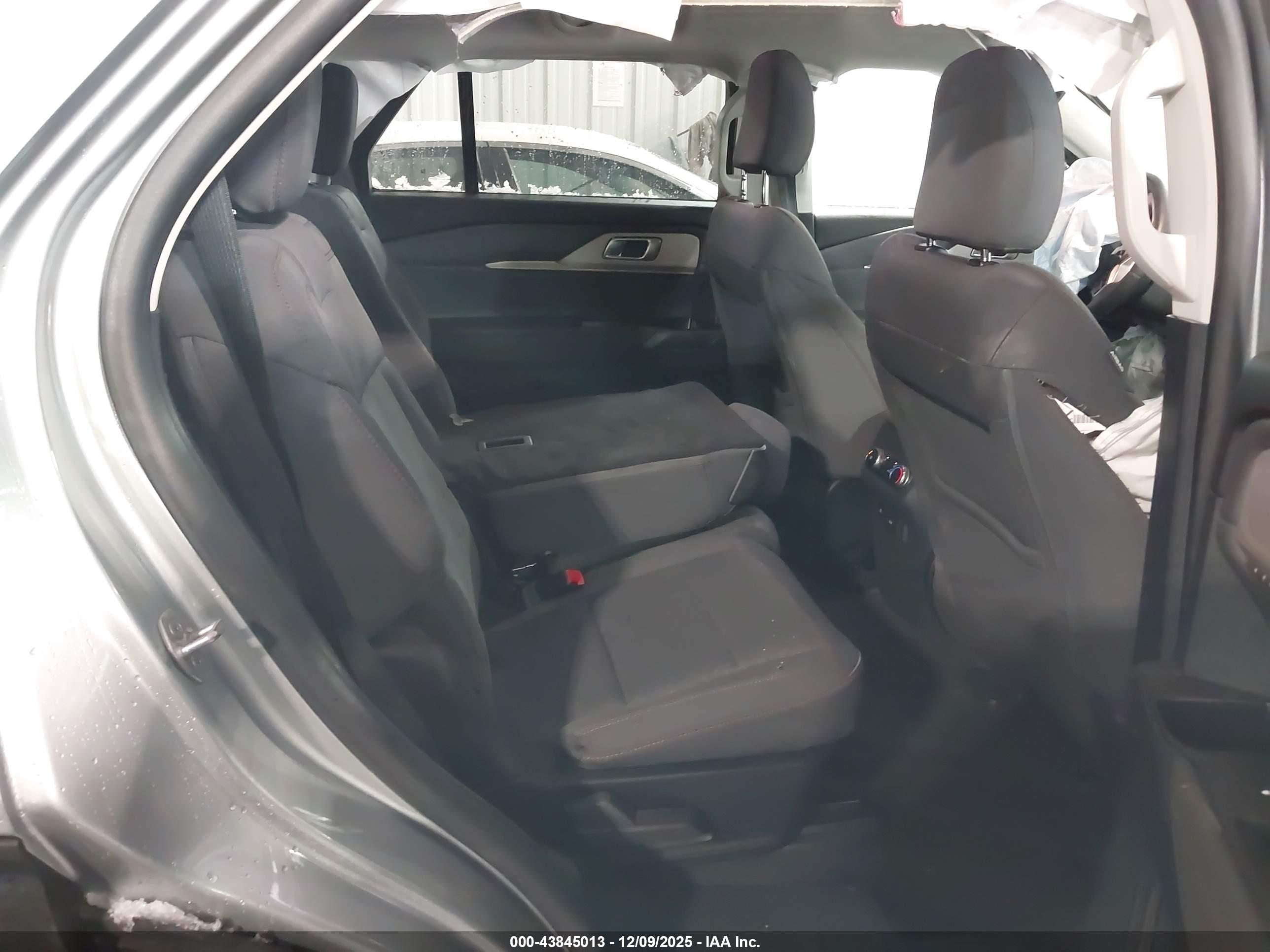 FORD EXPLORER image 8