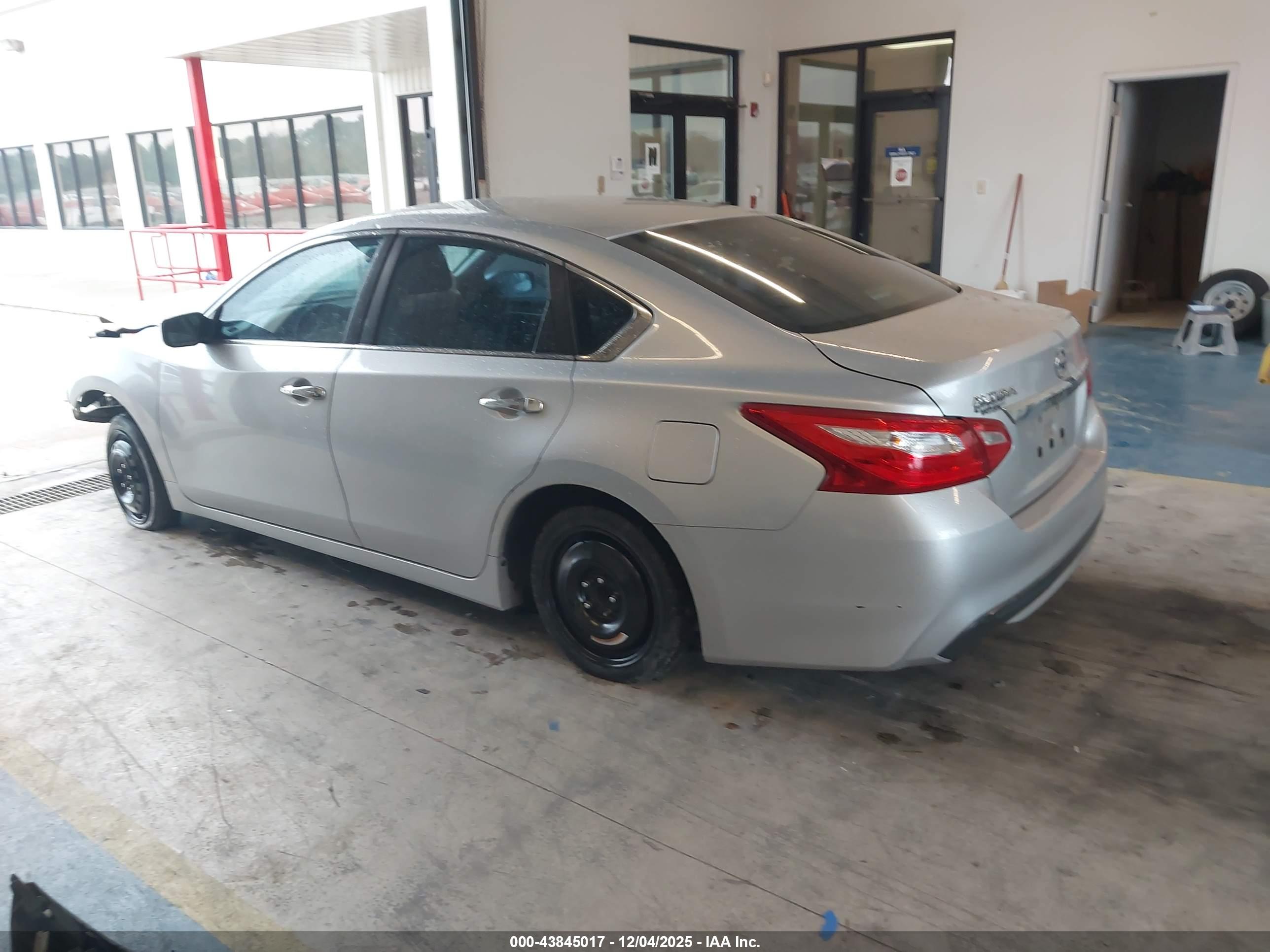 NISSAN ALTIMA image 3