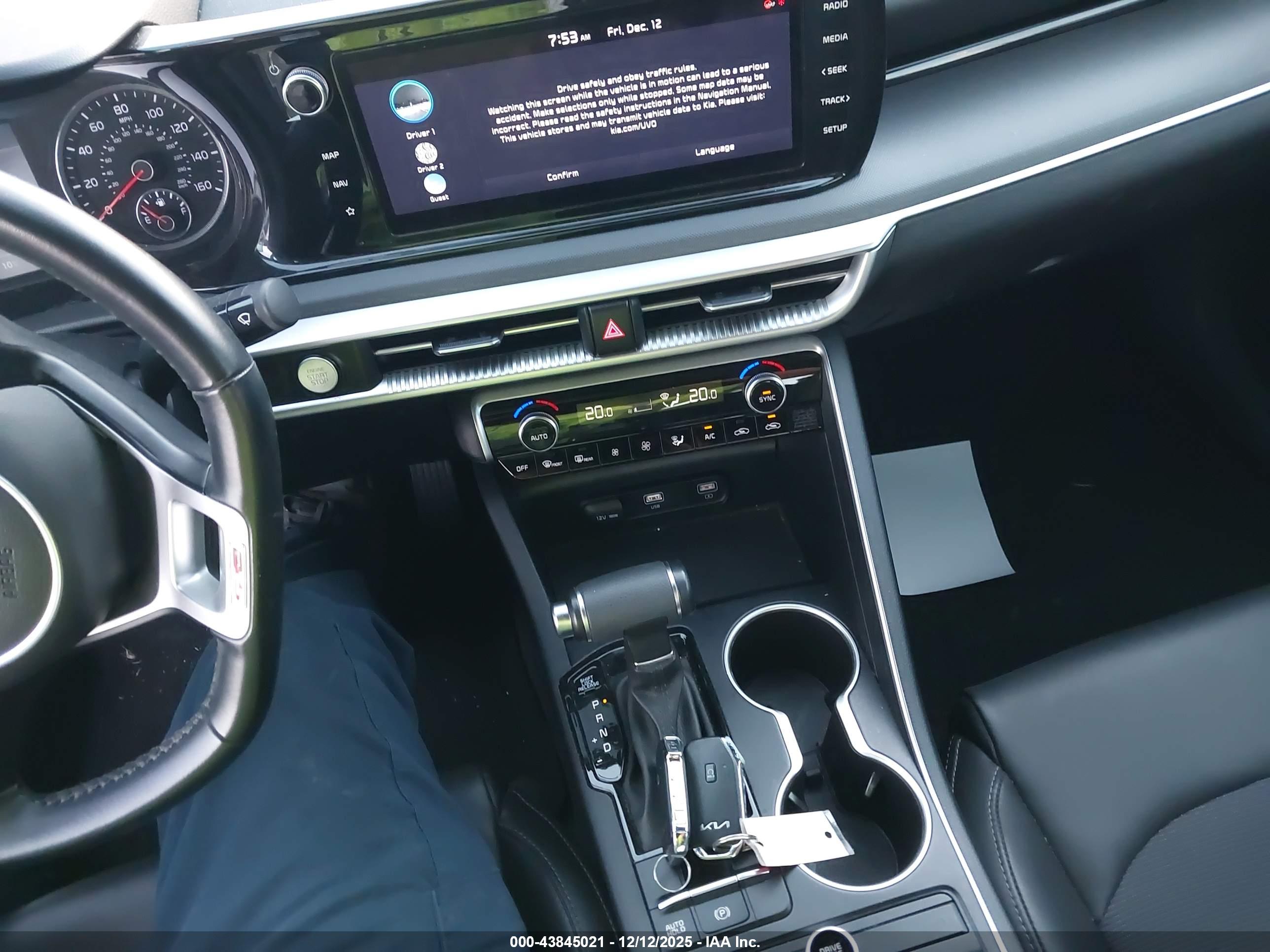 KIA K5 image 11