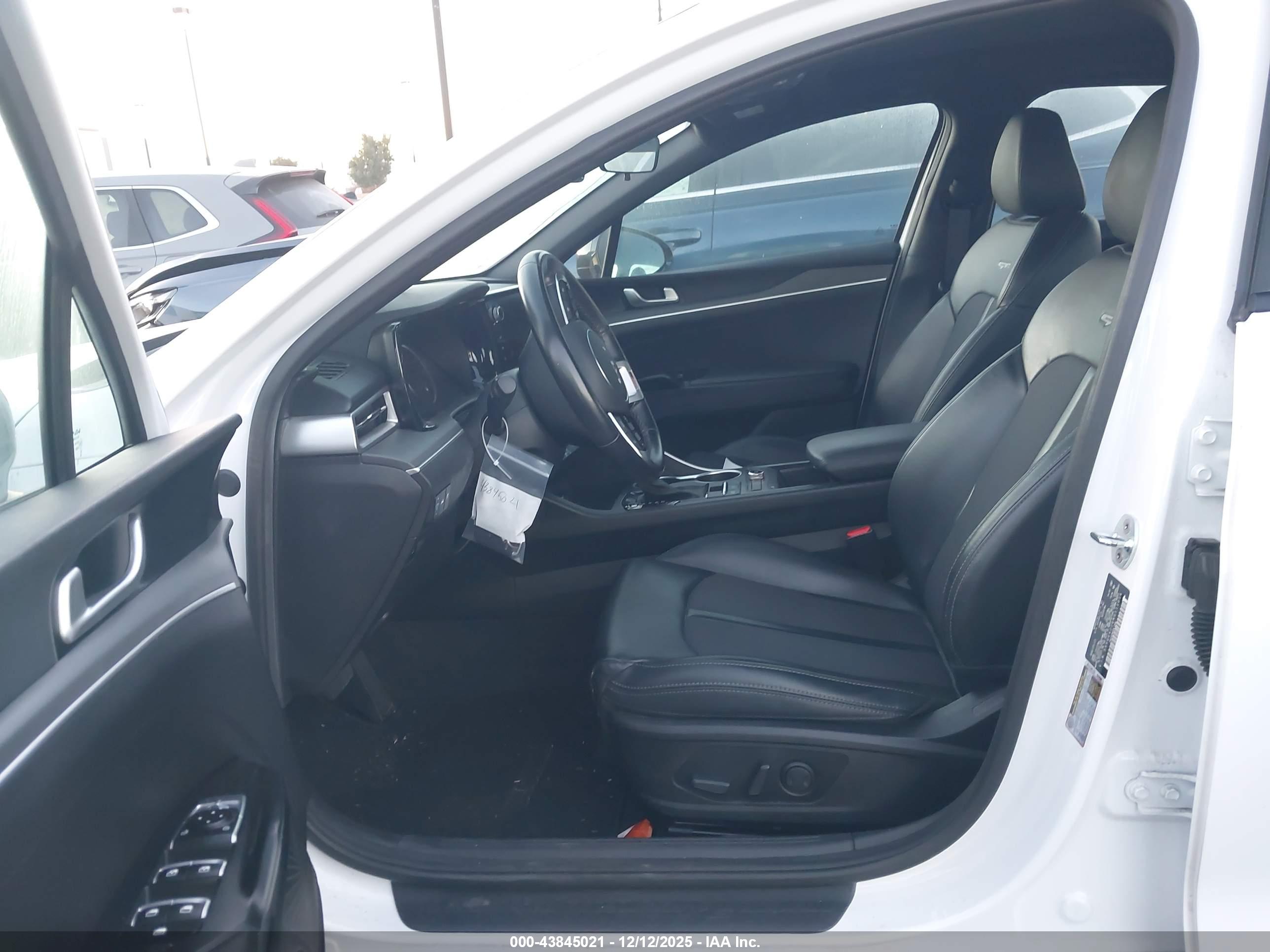 KIA K5 image 5