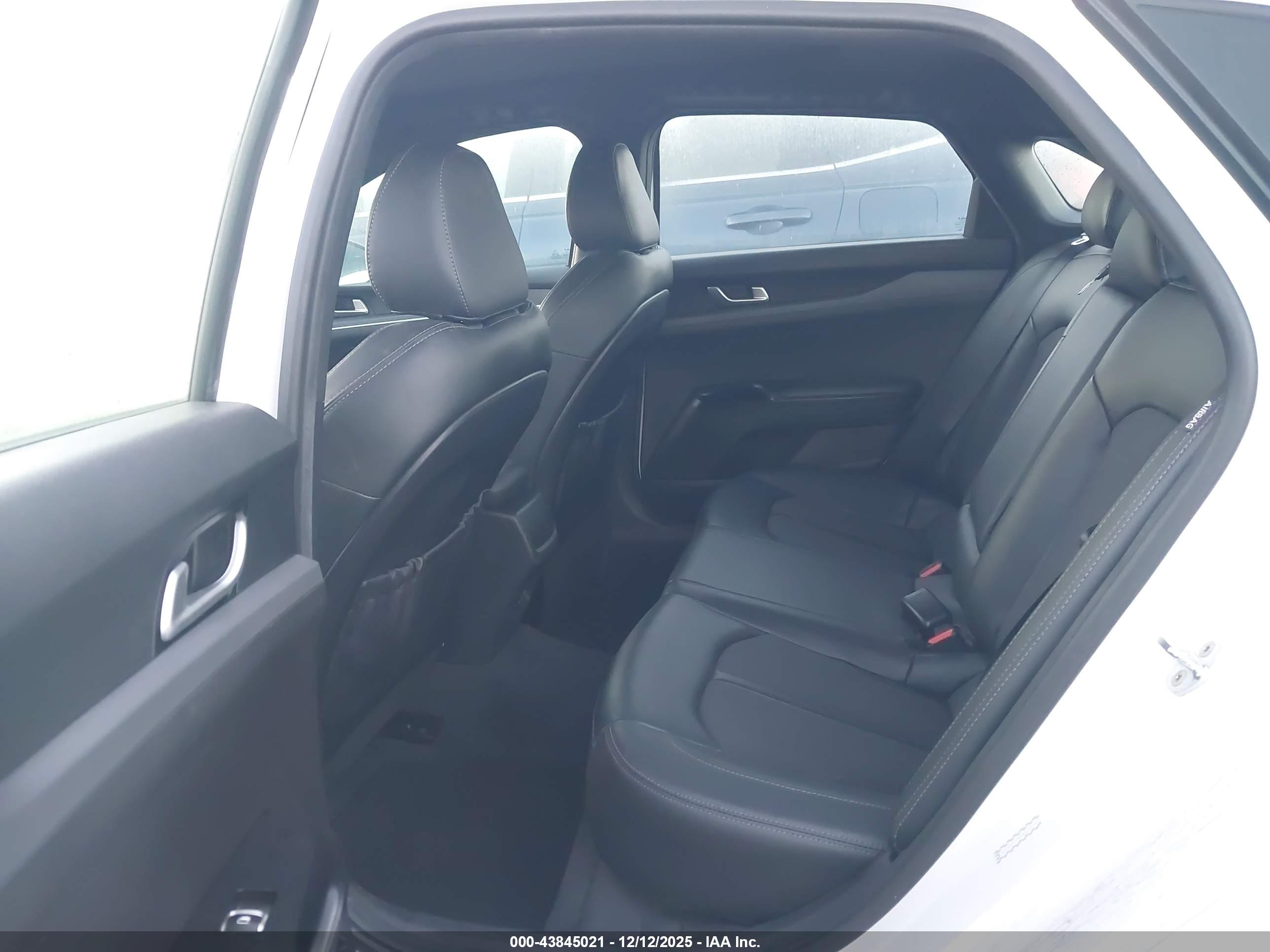 KIA K5 image 8