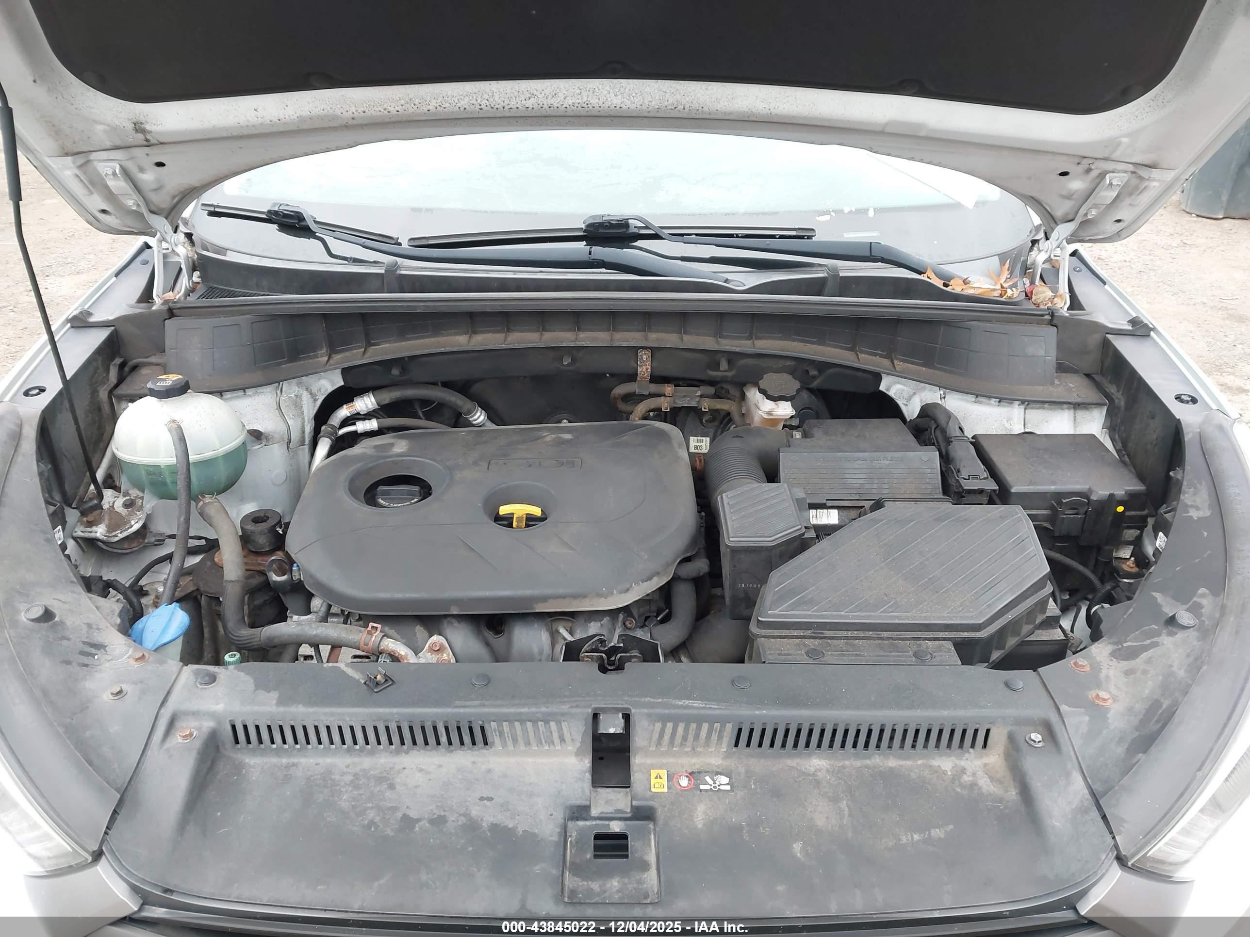 HYUNDAI TUCSON image 10