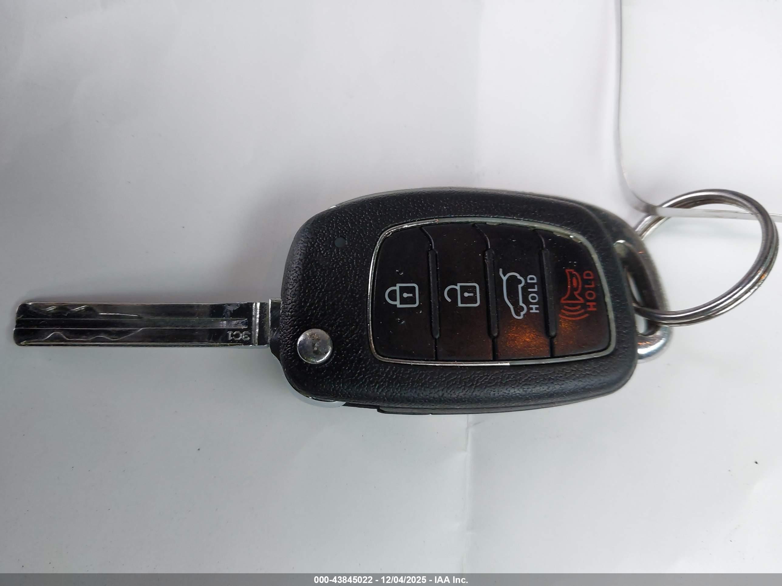 HYUNDAI TUCSON image 11