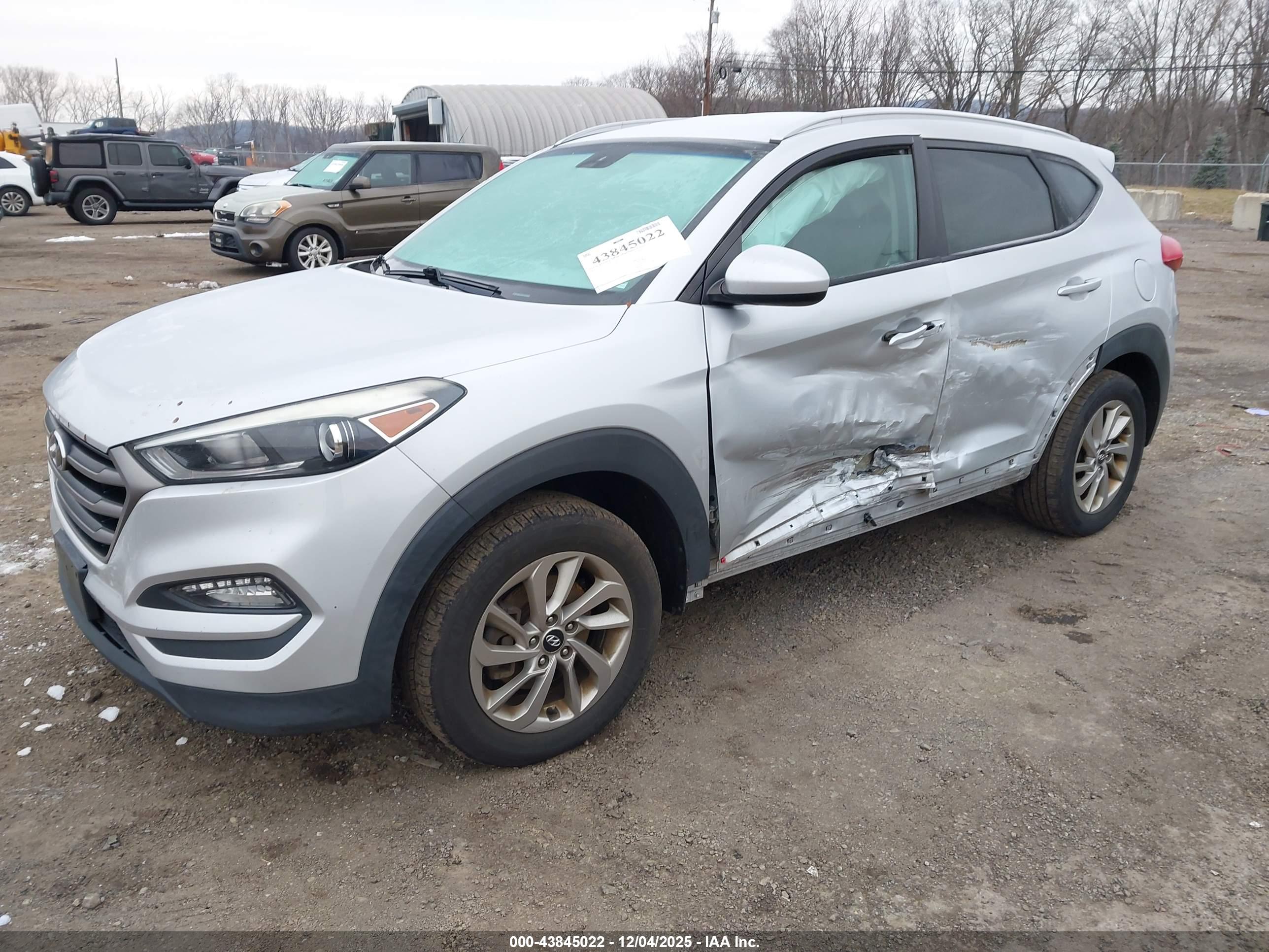 HYUNDAI TUCSON image 2