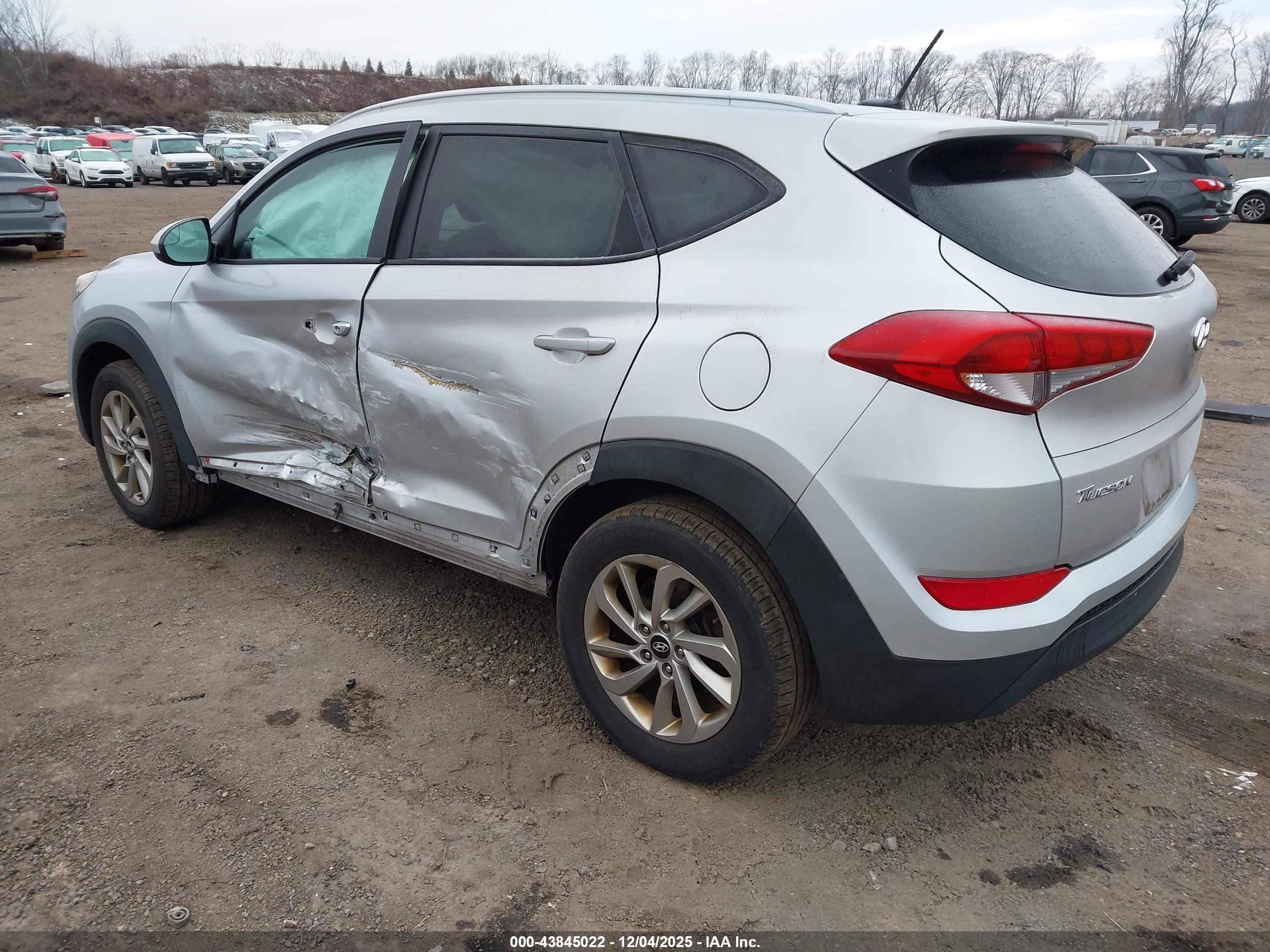 HYUNDAI TUCSON image 3
