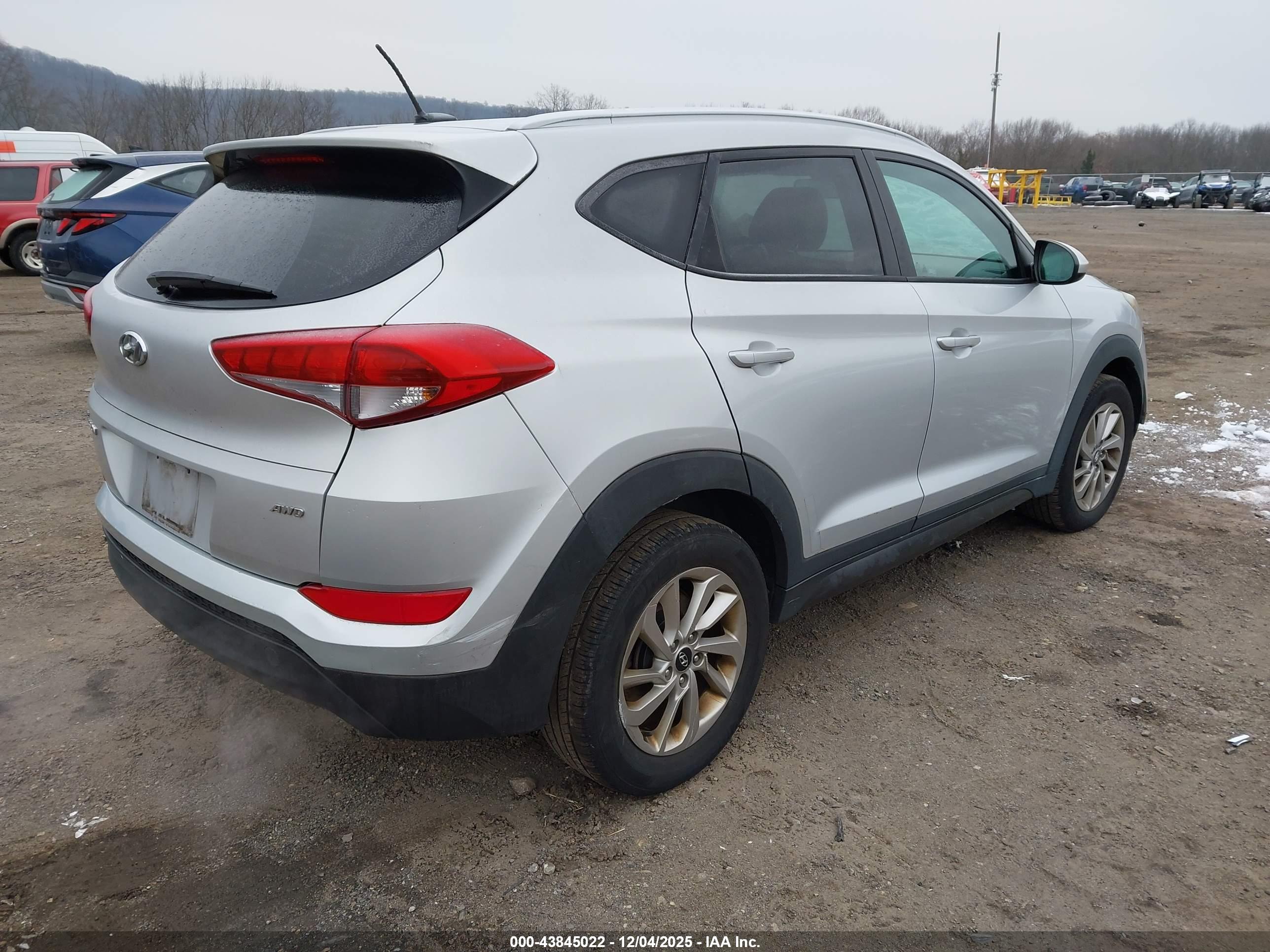 HYUNDAI TUCSON image 4