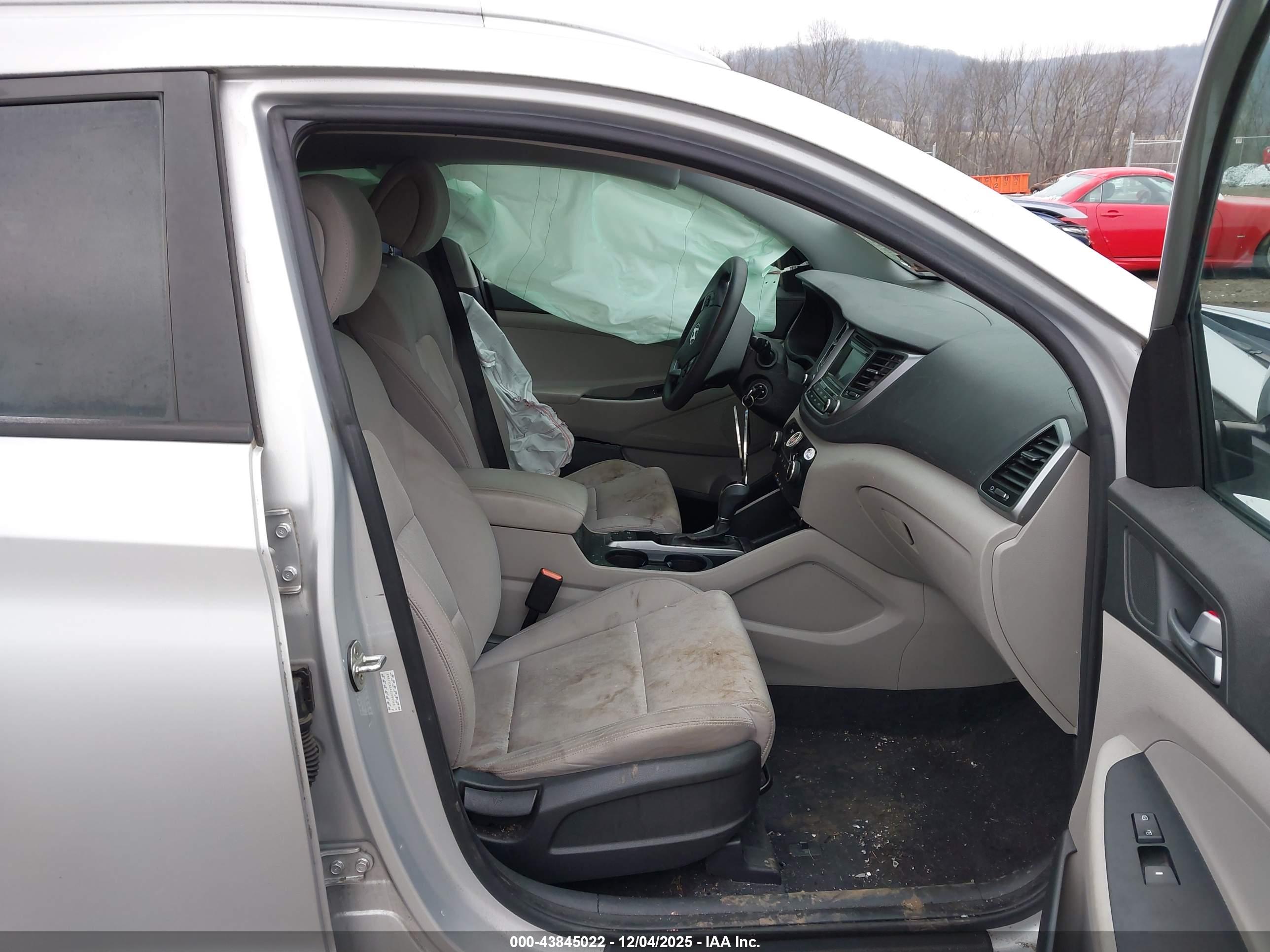 HYUNDAI TUCSON image 5