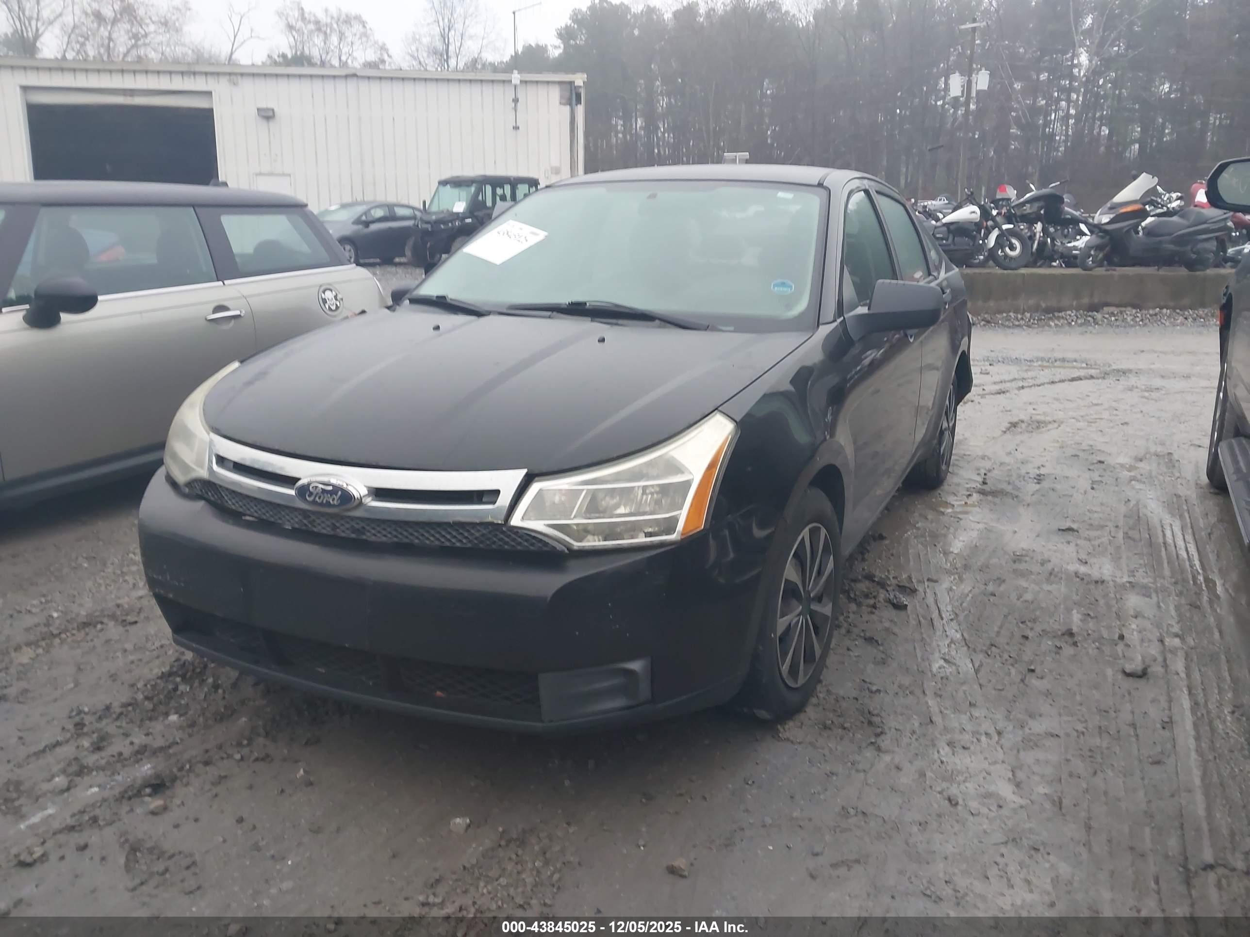 FORD FOCUS image 2