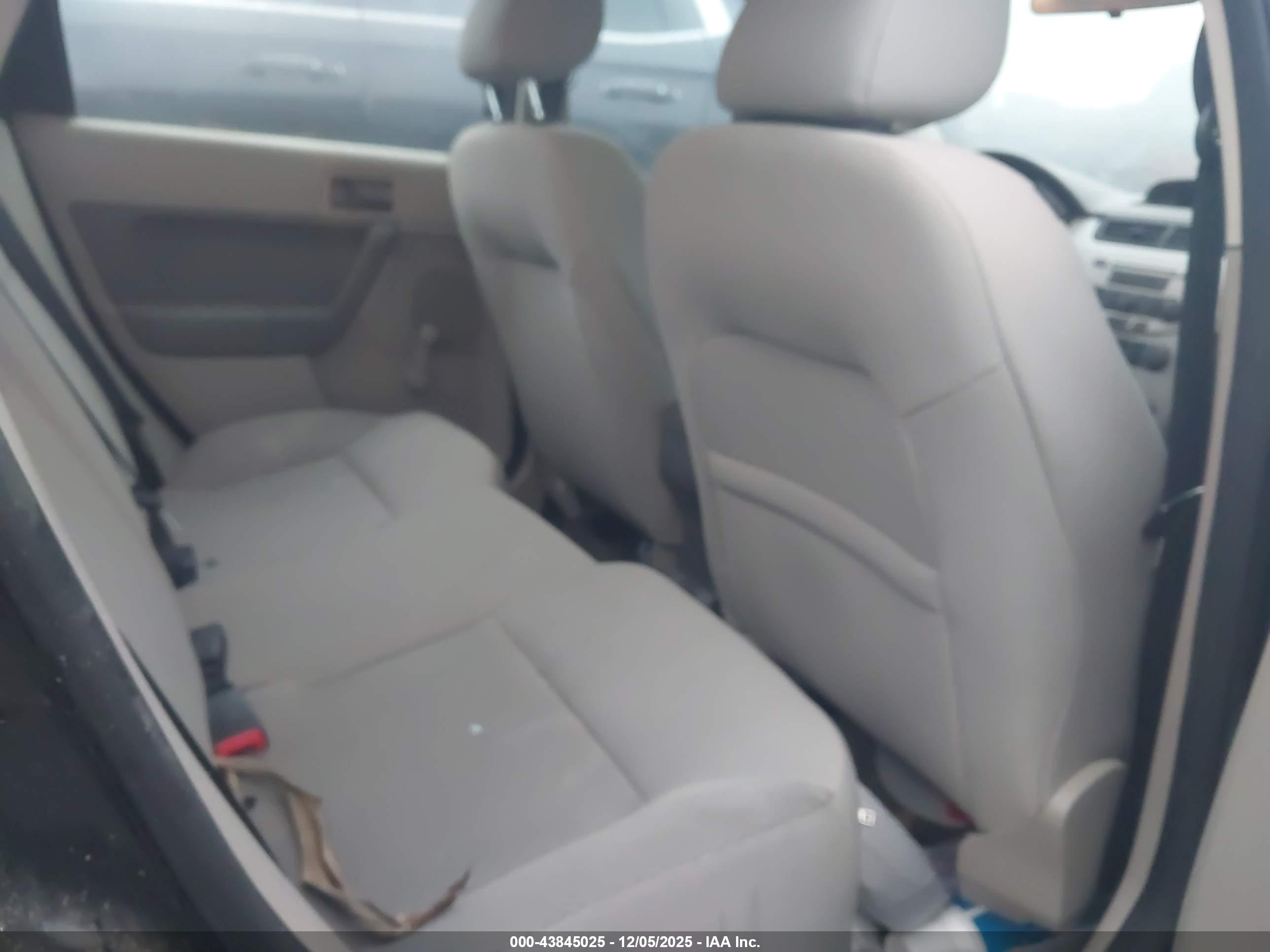FORD FOCUS image 8