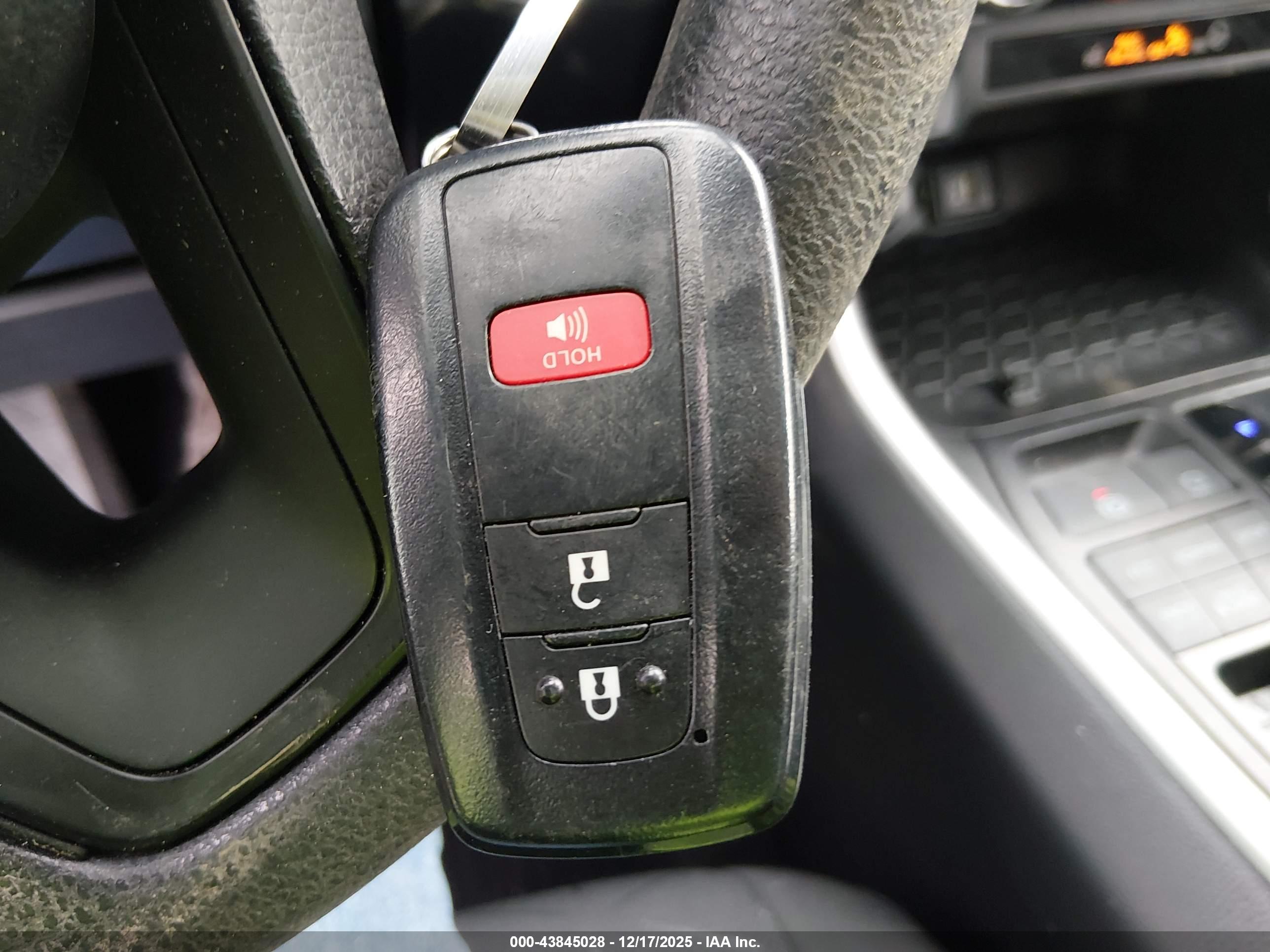 TOYOTA RAV4 image 11