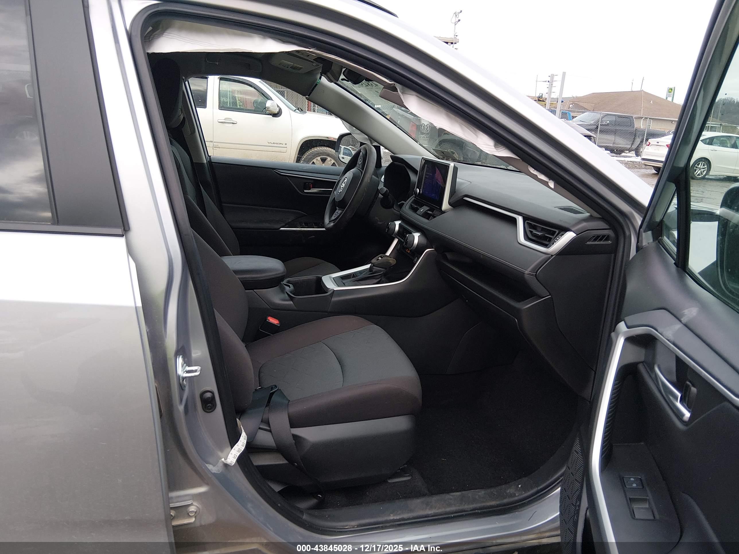 TOYOTA RAV4 image 5