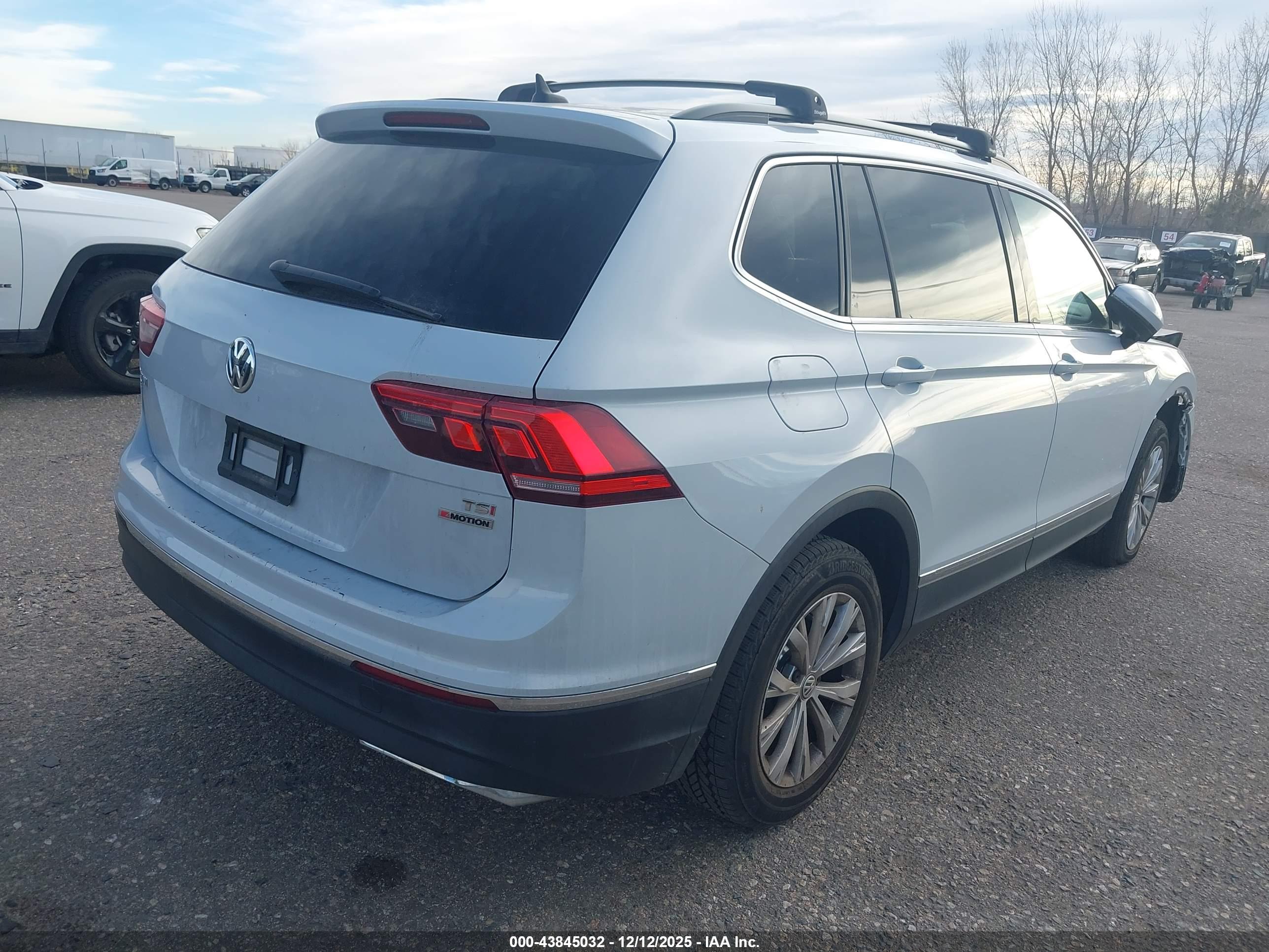 VOLKSWAGEN TIGUAN image 4