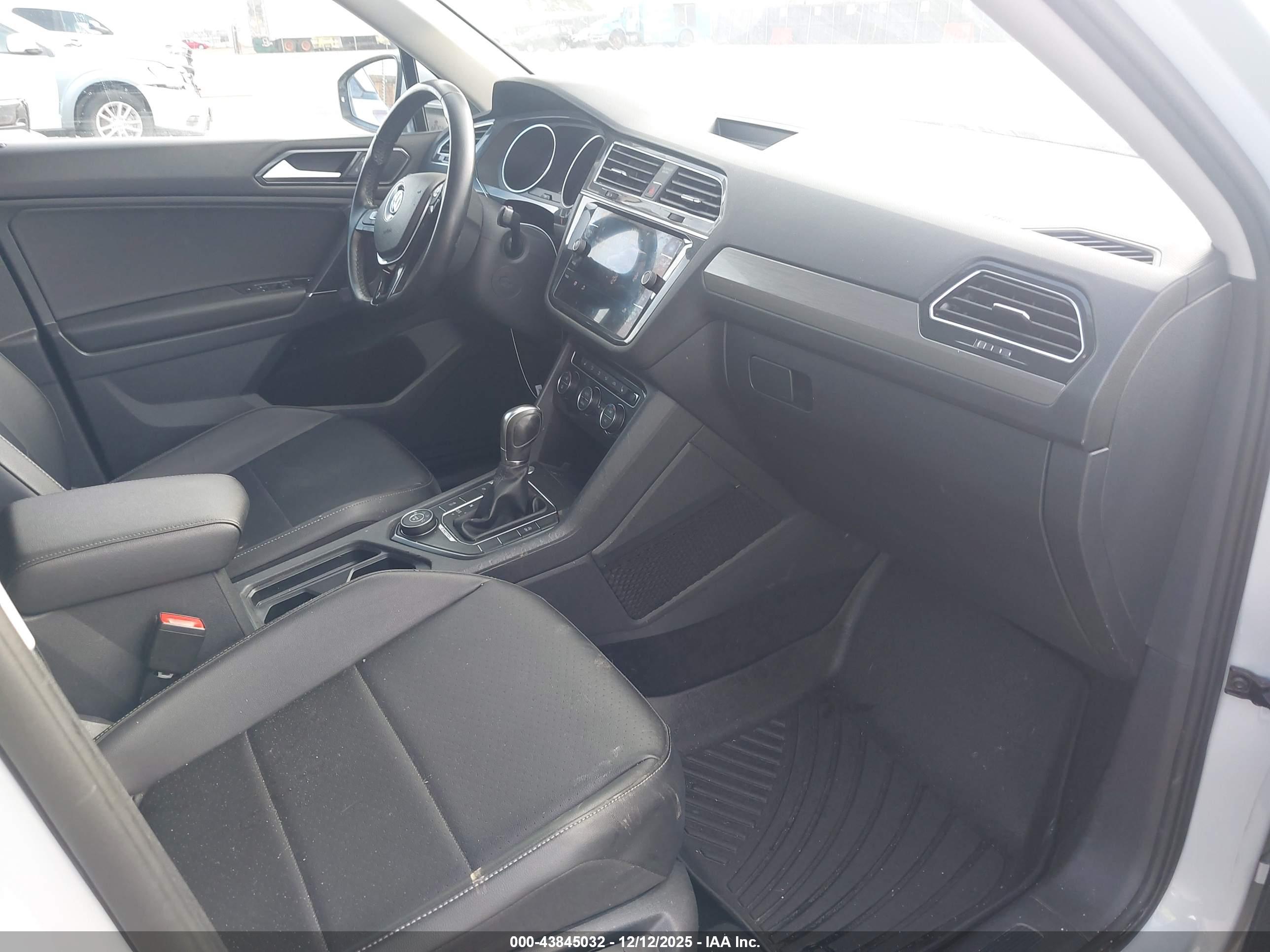 VOLKSWAGEN TIGUAN image 5