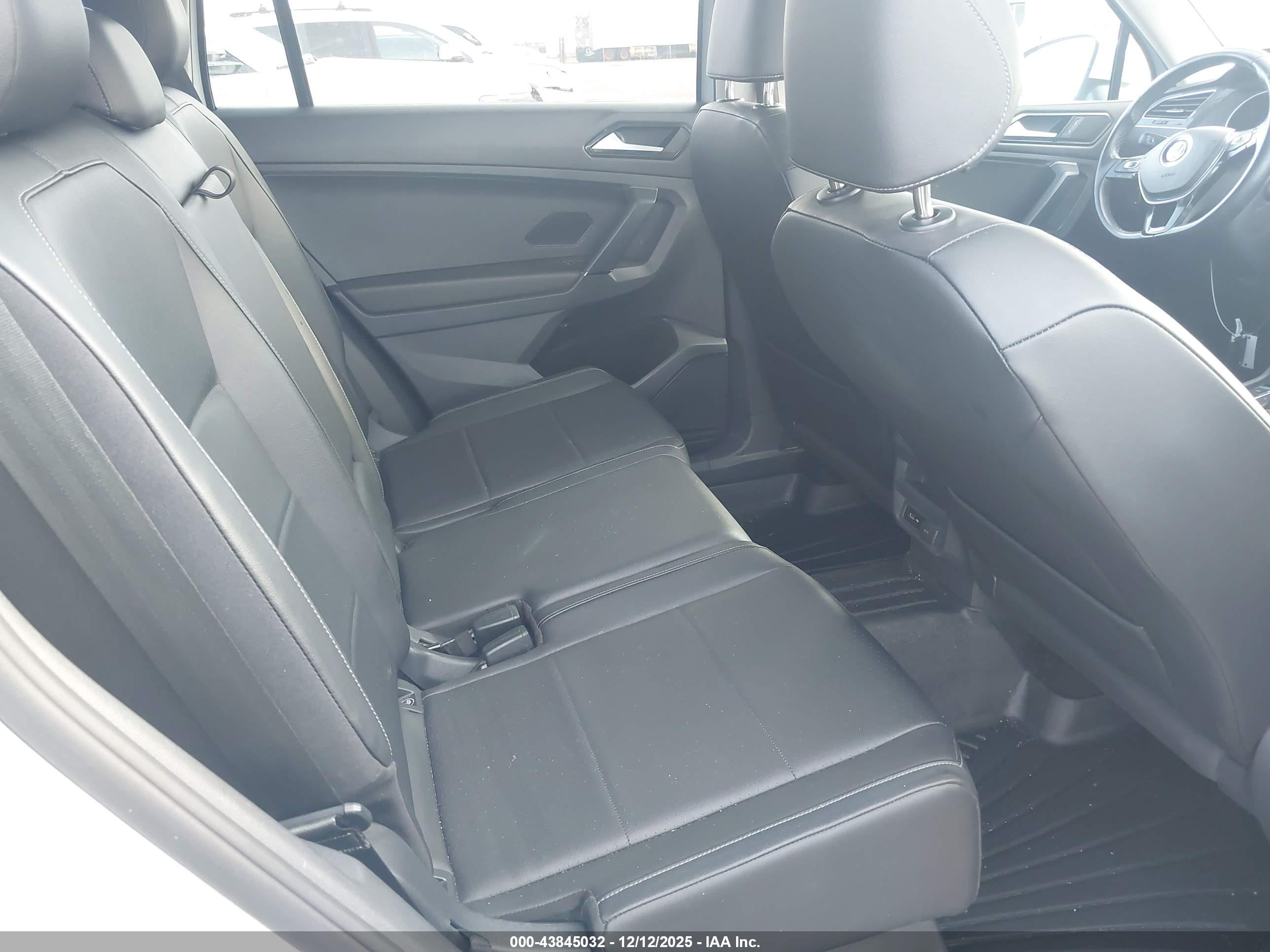 VOLKSWAGEN TIGUAN image 8