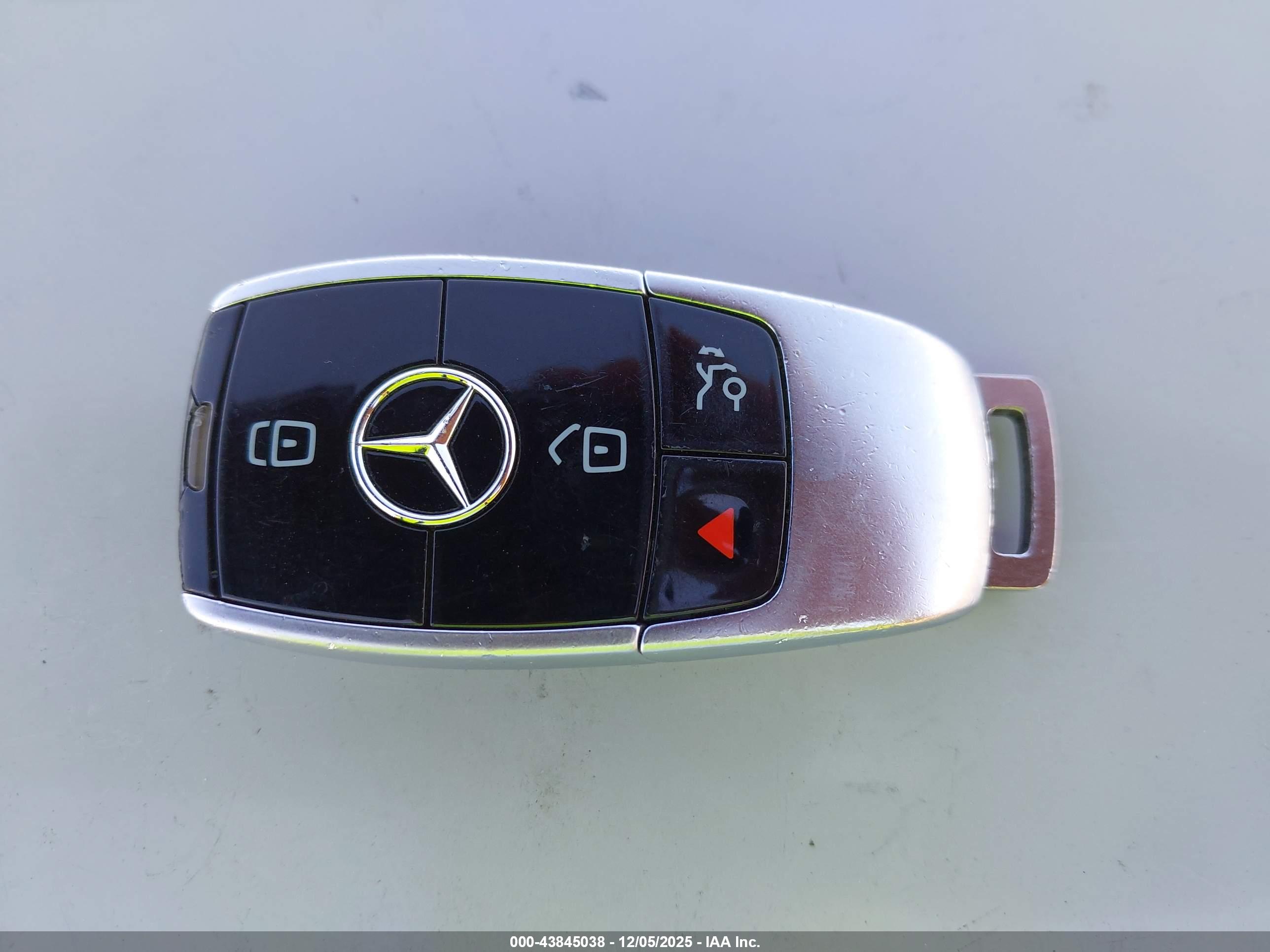 MERCEDES-BENZ E image 11