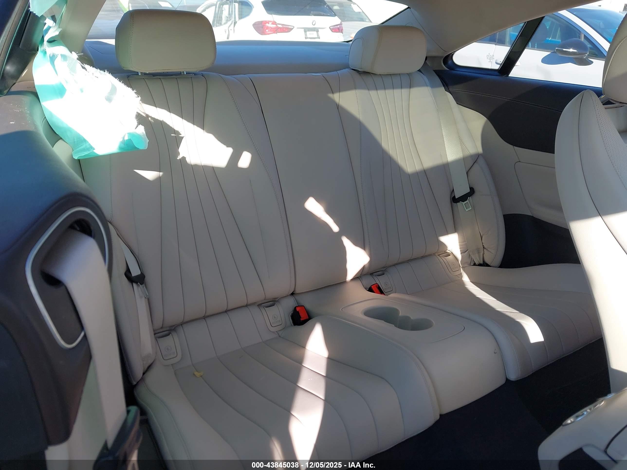 MERCEDES-BENZ E image 8