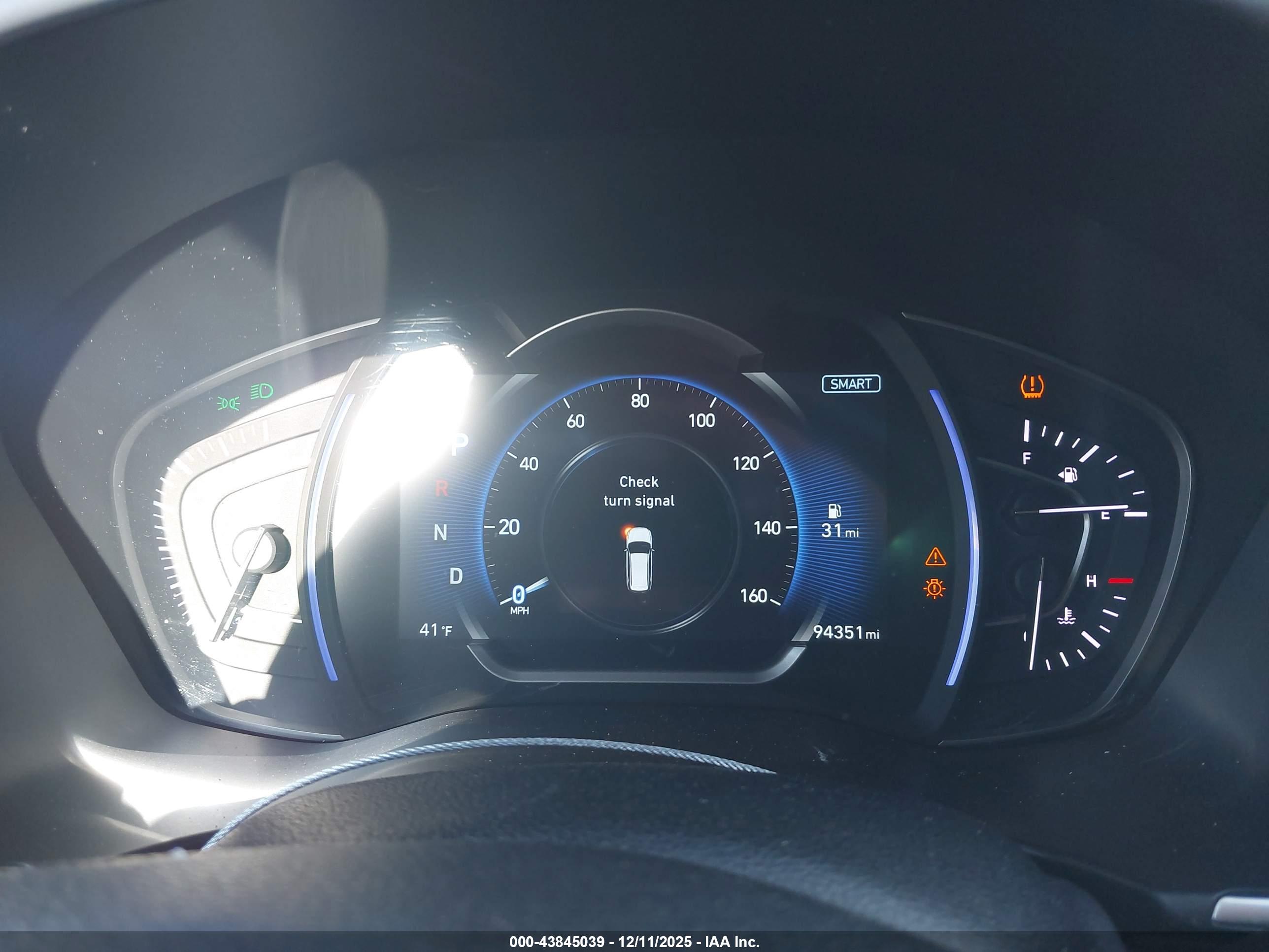HYUNDAI SANTA image 7
