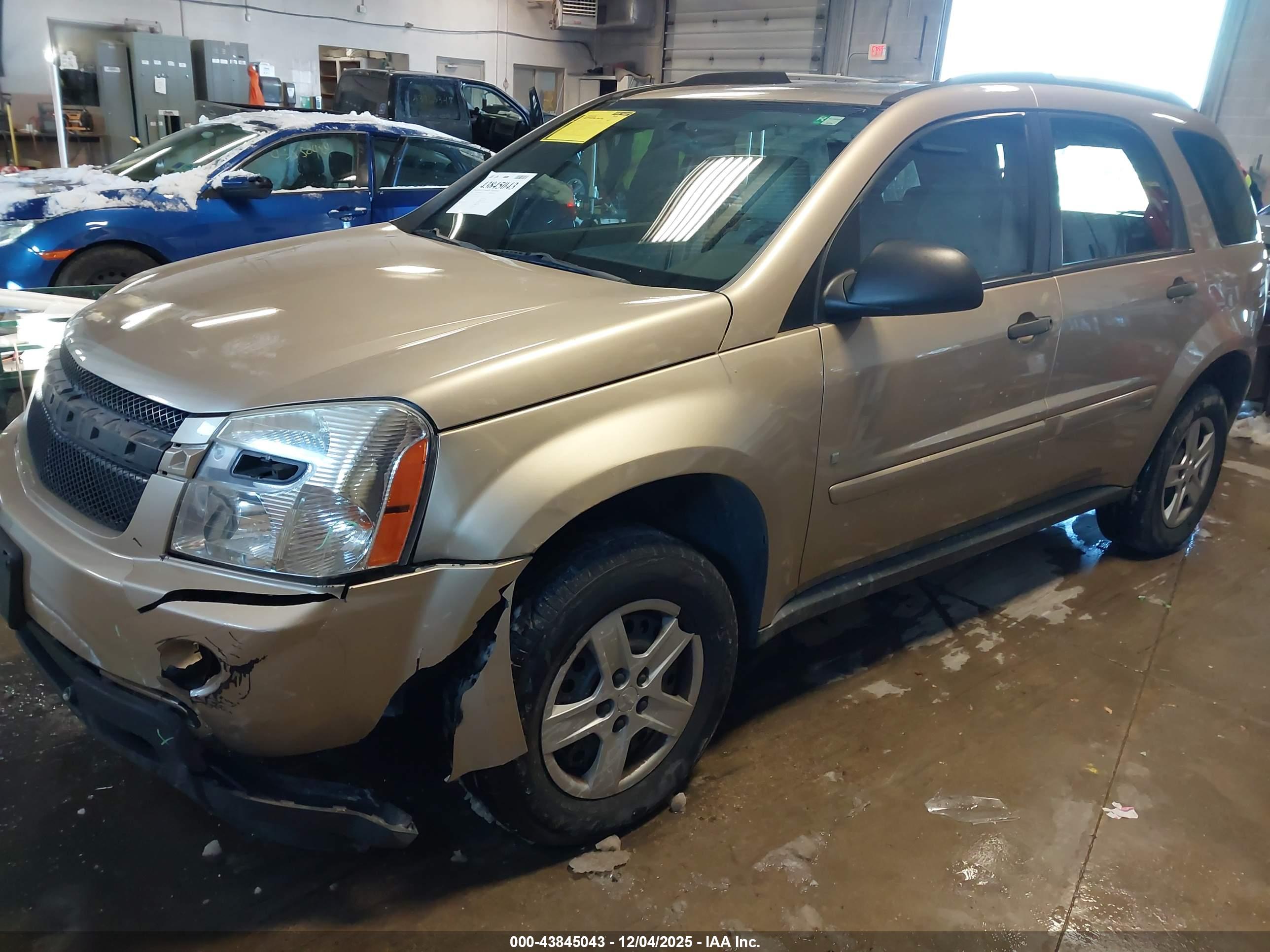 CHEVROLET EQUINOX image 2