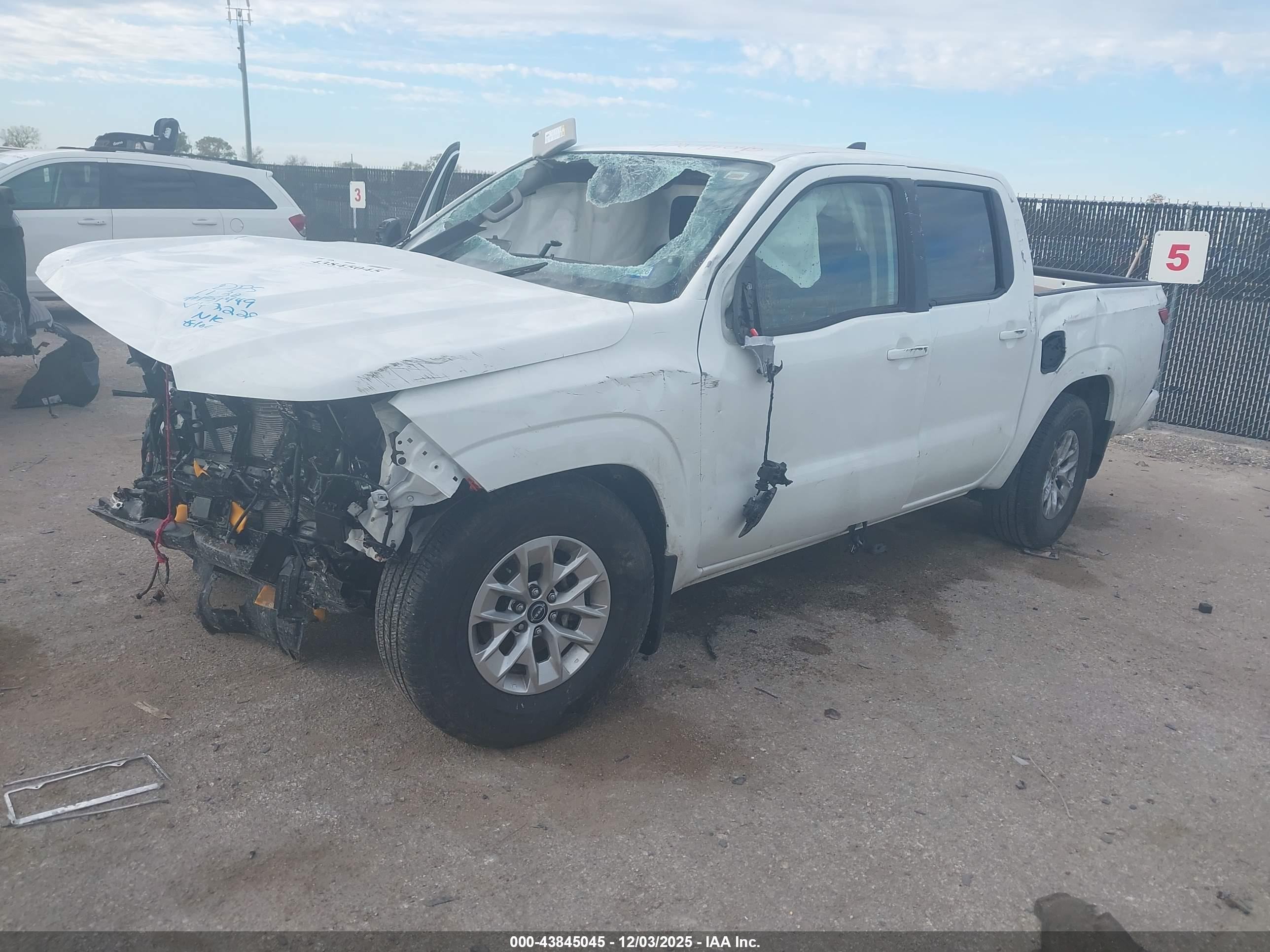 NISSAN FRONTIER image 2