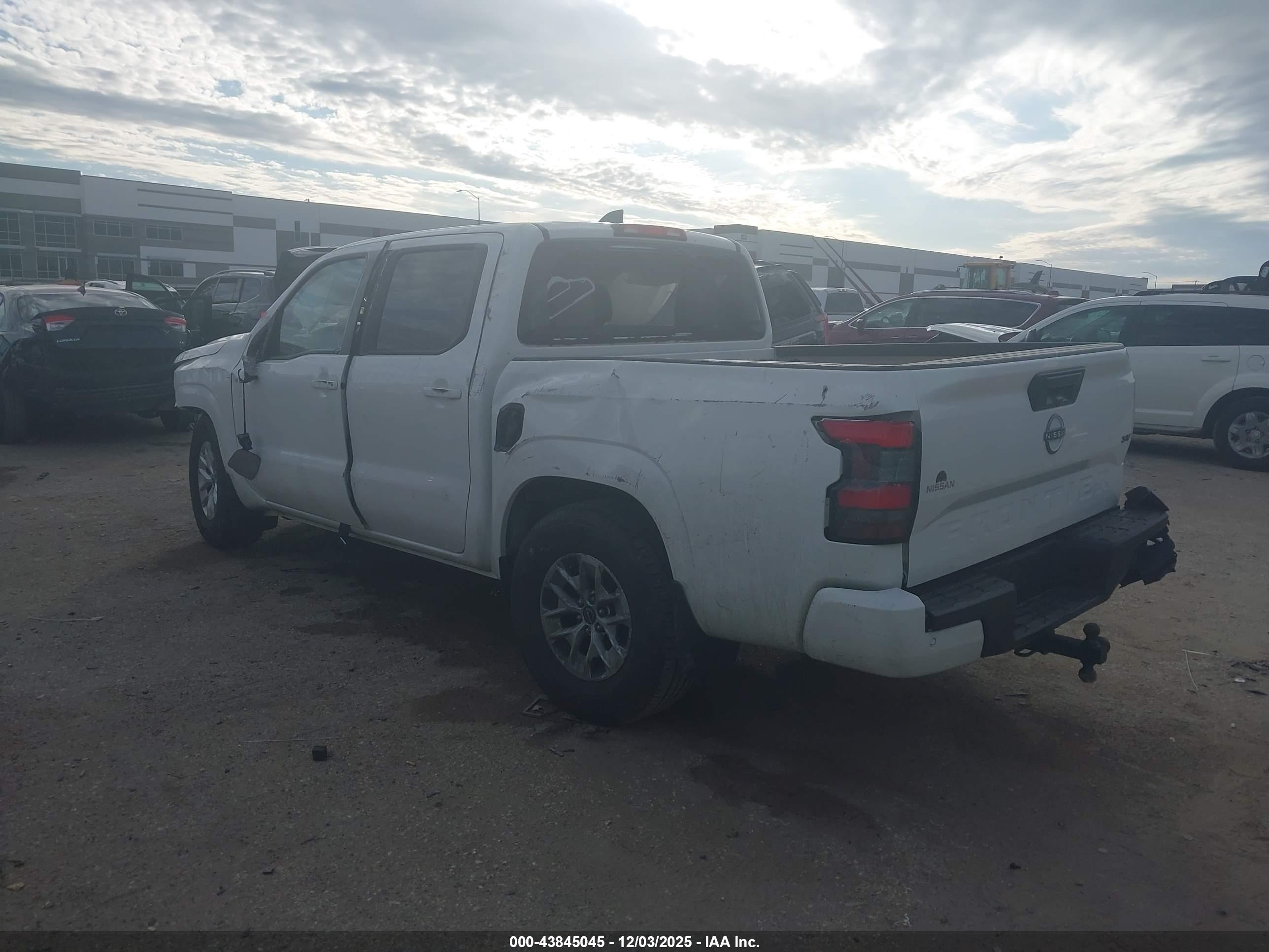 NISSAN FRONTIER image 3