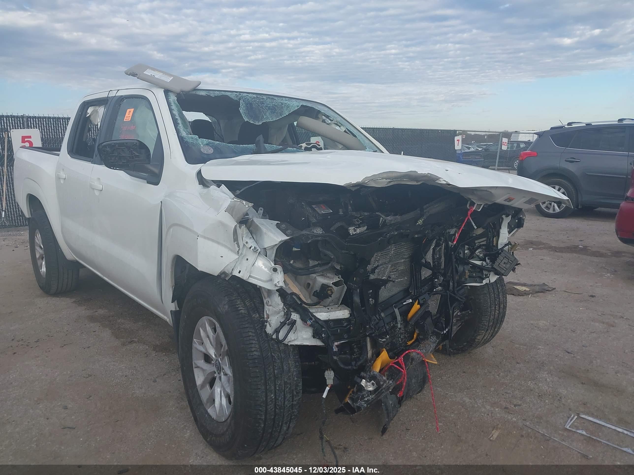 NISSAN FRONTIER image 6