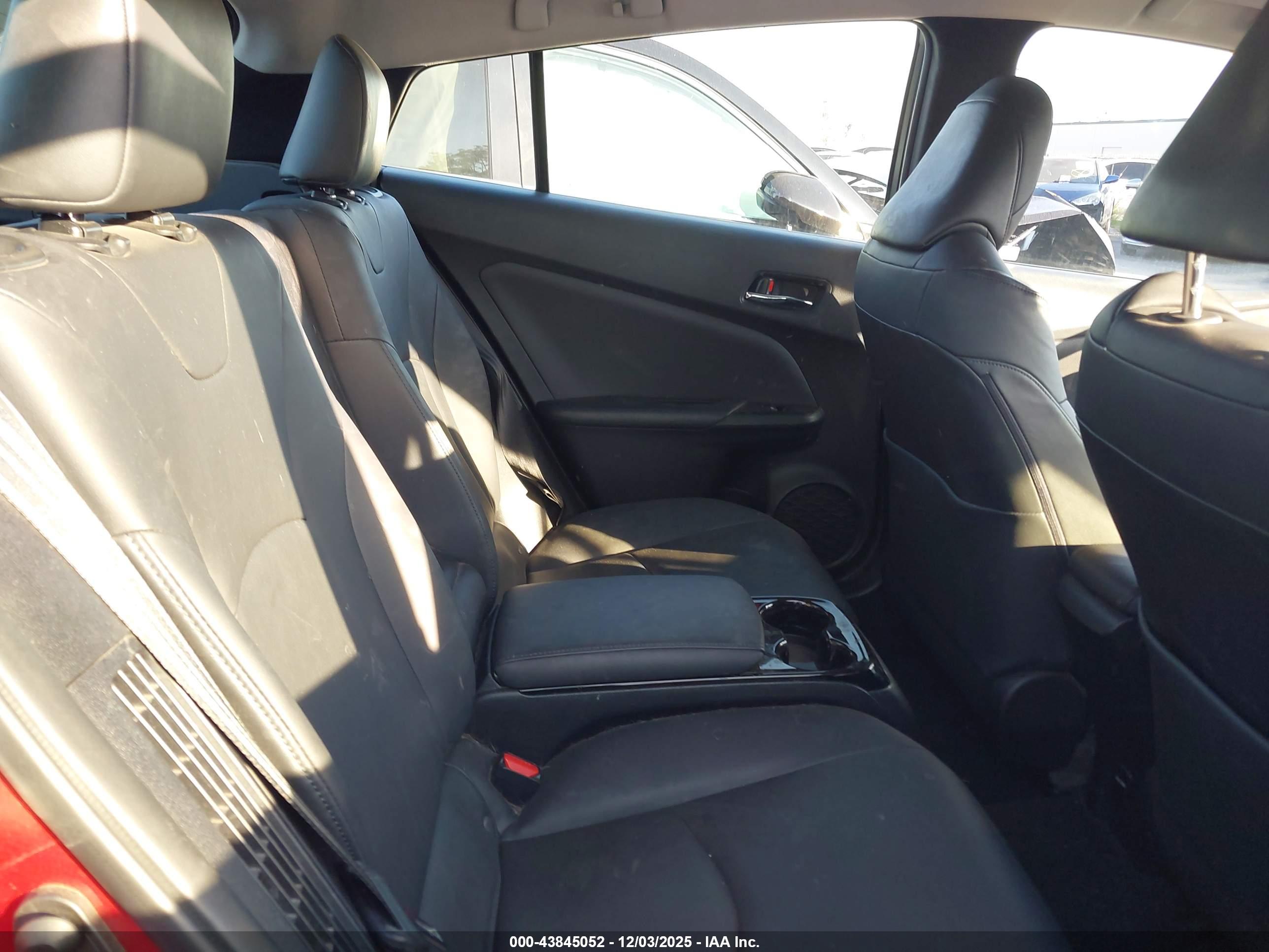 TOYOTA PRIUS image 8