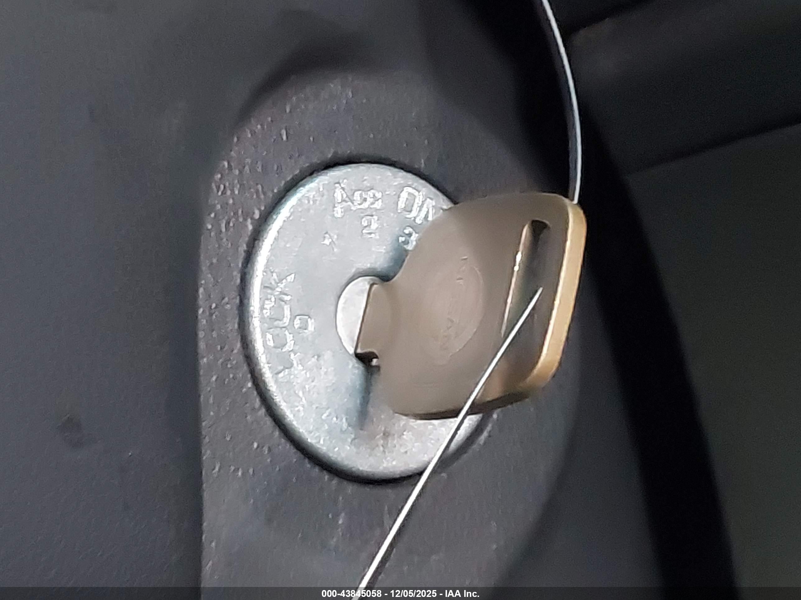 NISSAN VERSA image 11