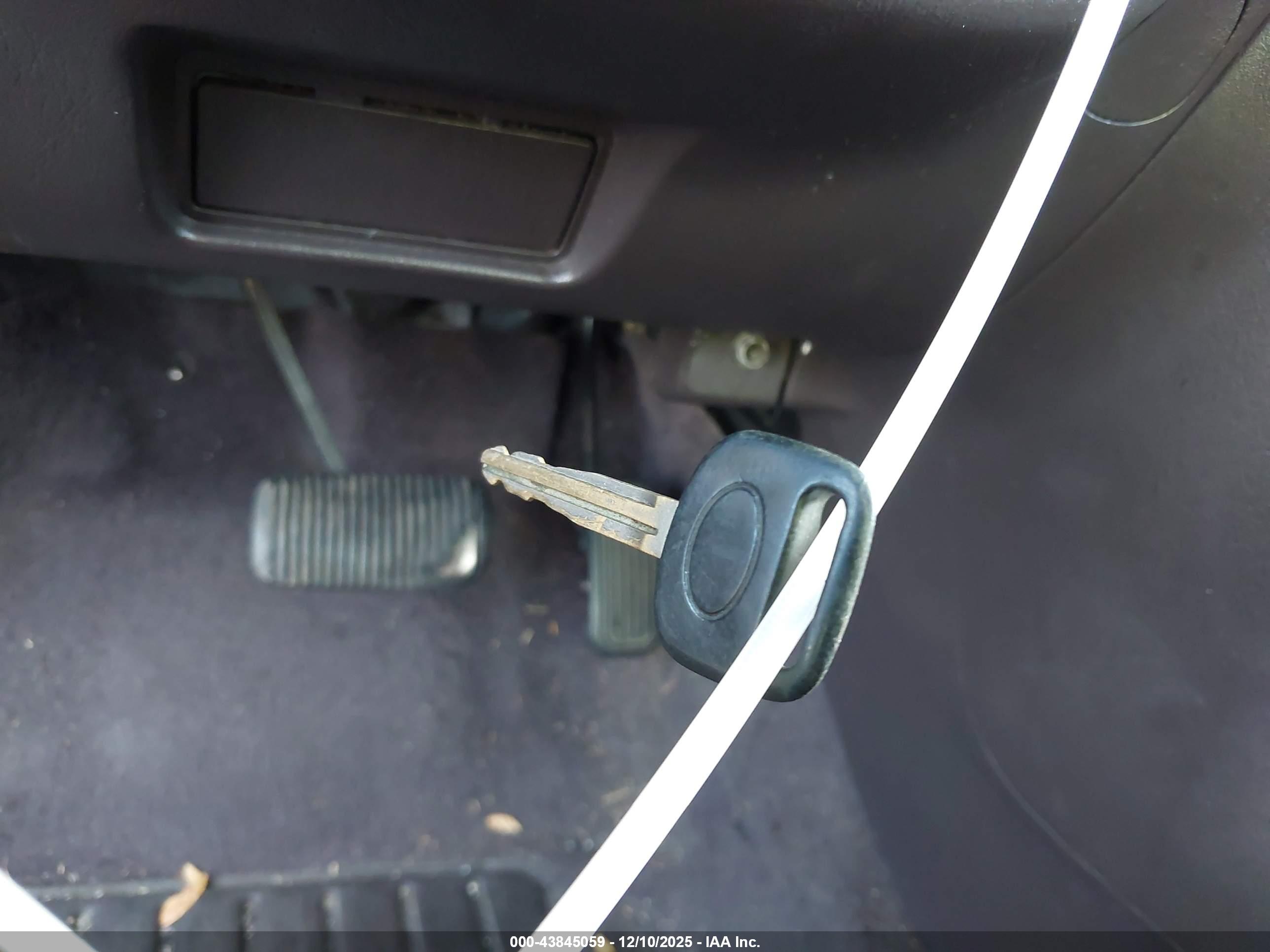TOYOTA COROLLA image 11