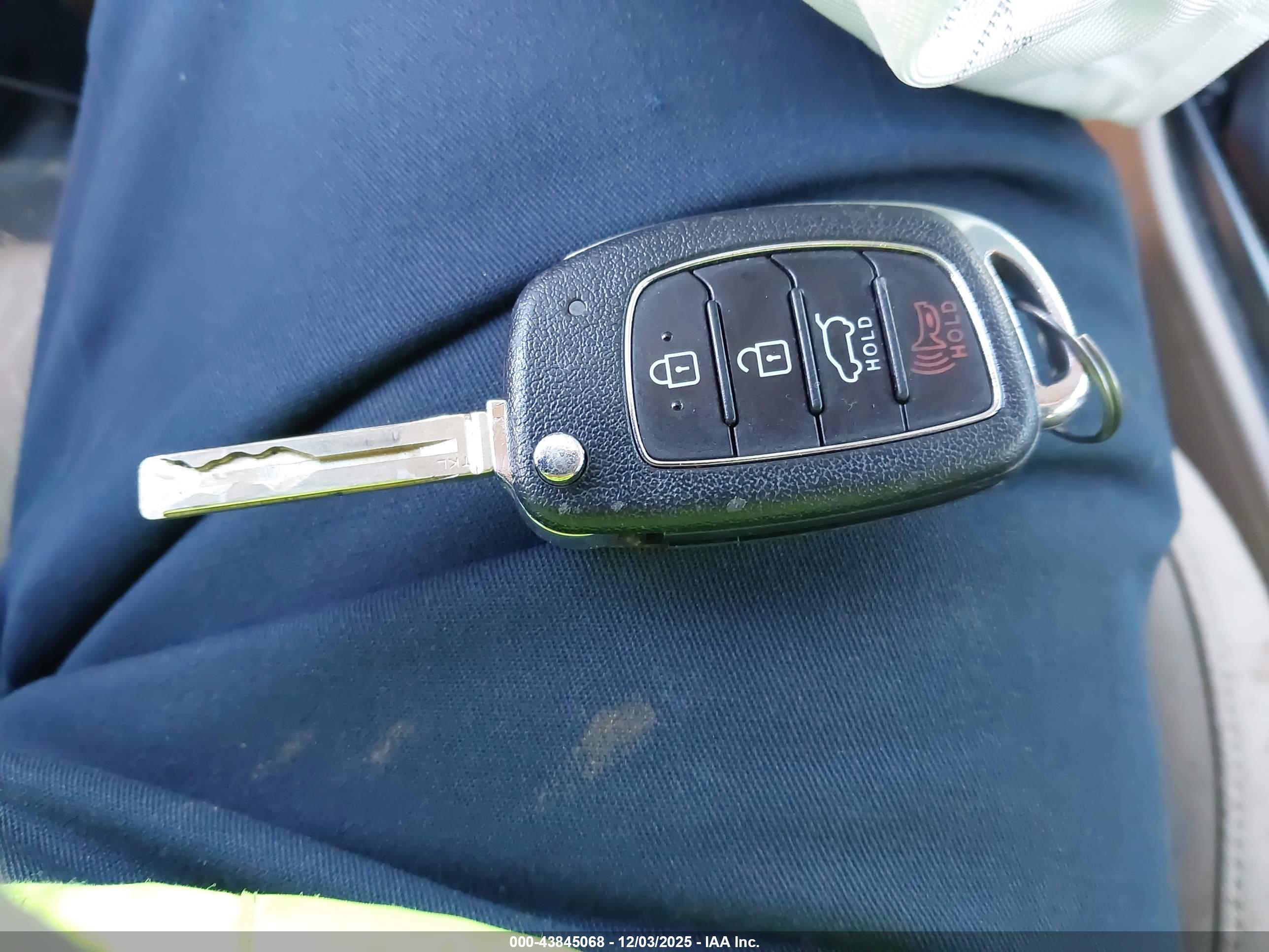 HYUNDAI TUCSON image 11