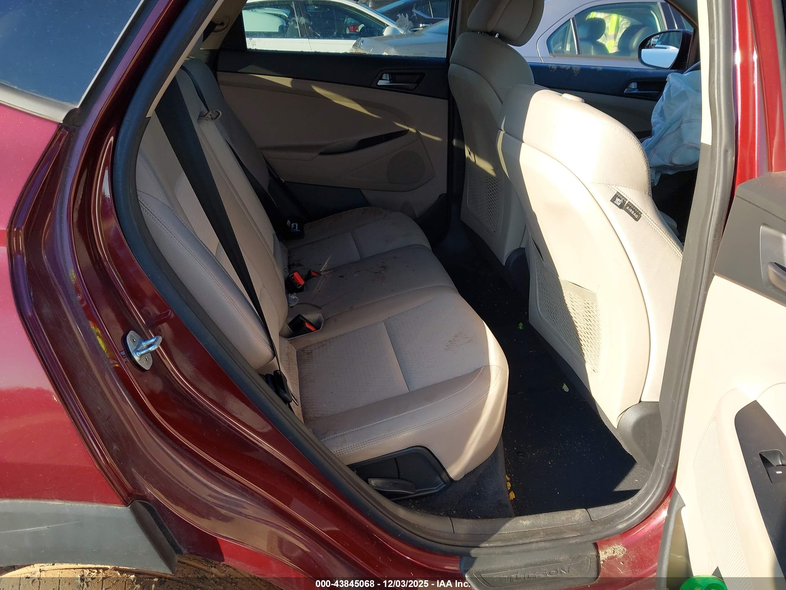 HYUNDAI TUCSON image 8