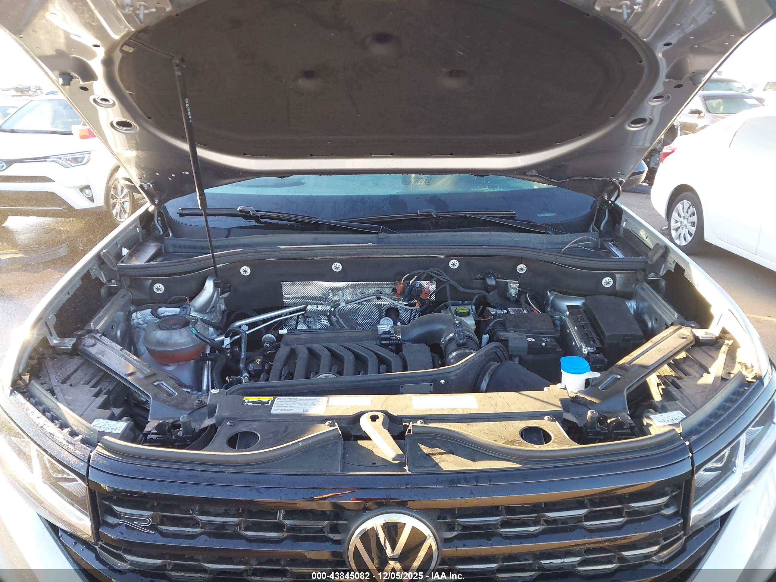 VOLKSWAGEN ATLAS image 10