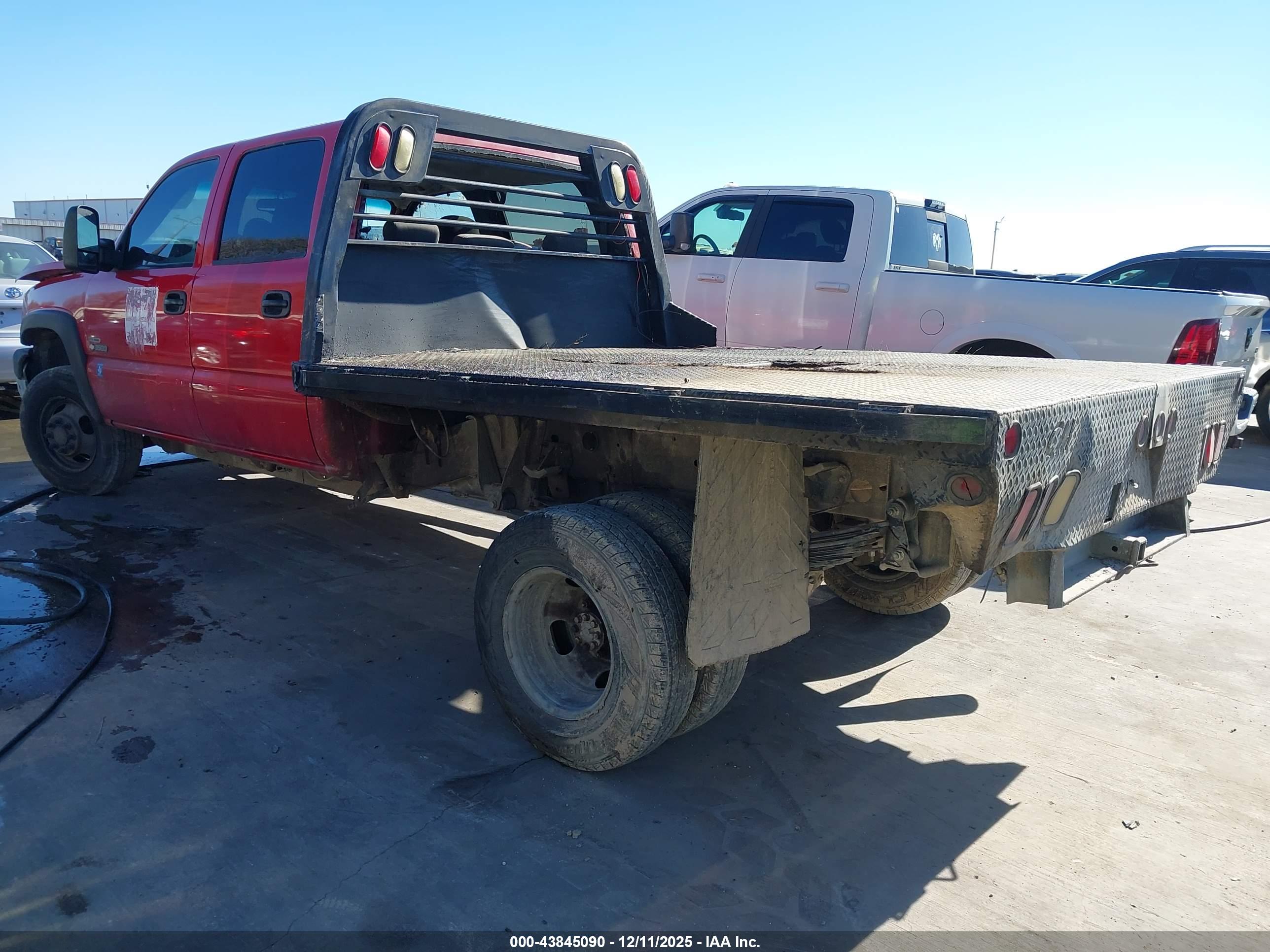 CHEVROLET SILVERADO image 3