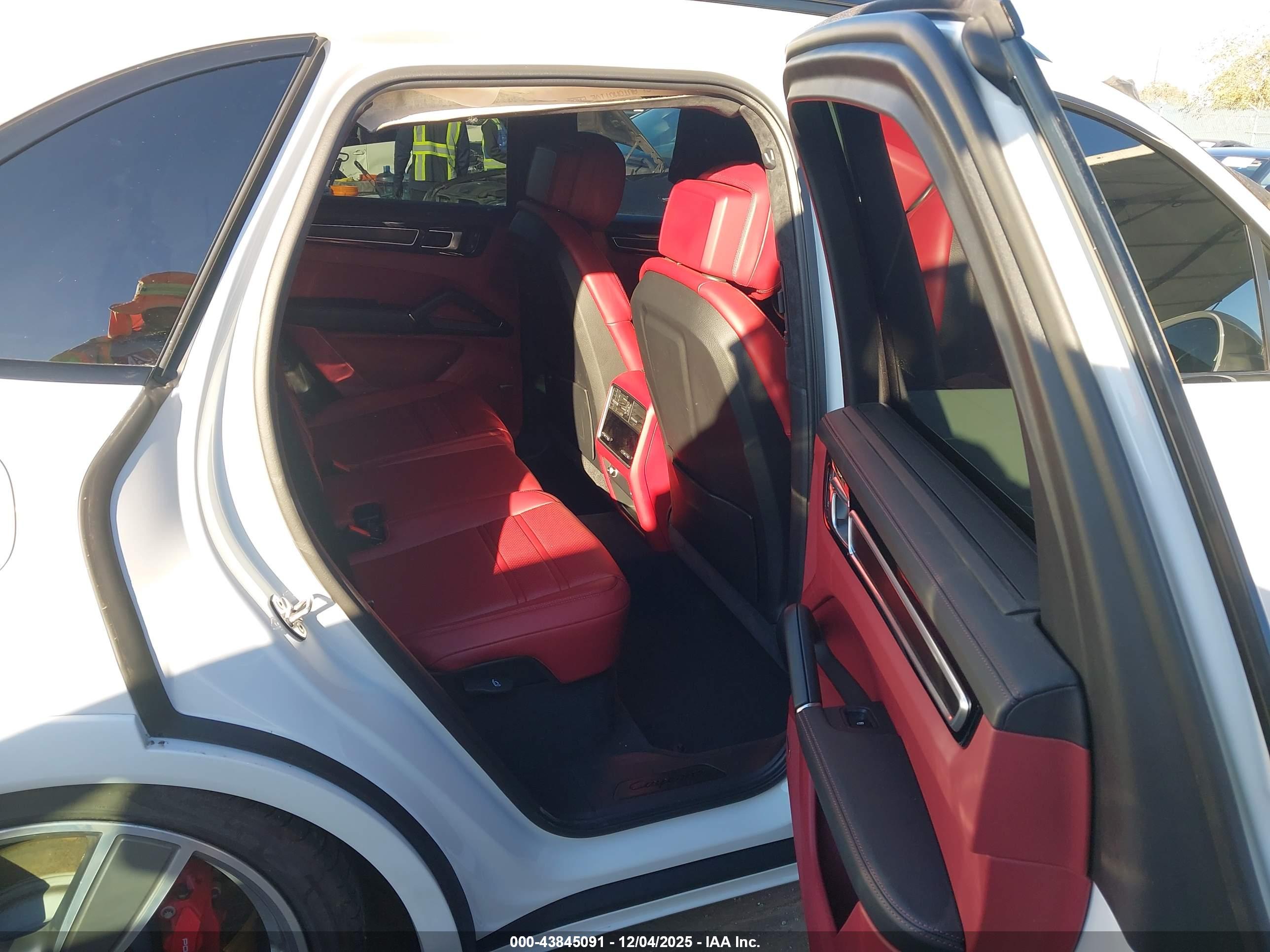 PORSCHE CAYENNE image 8