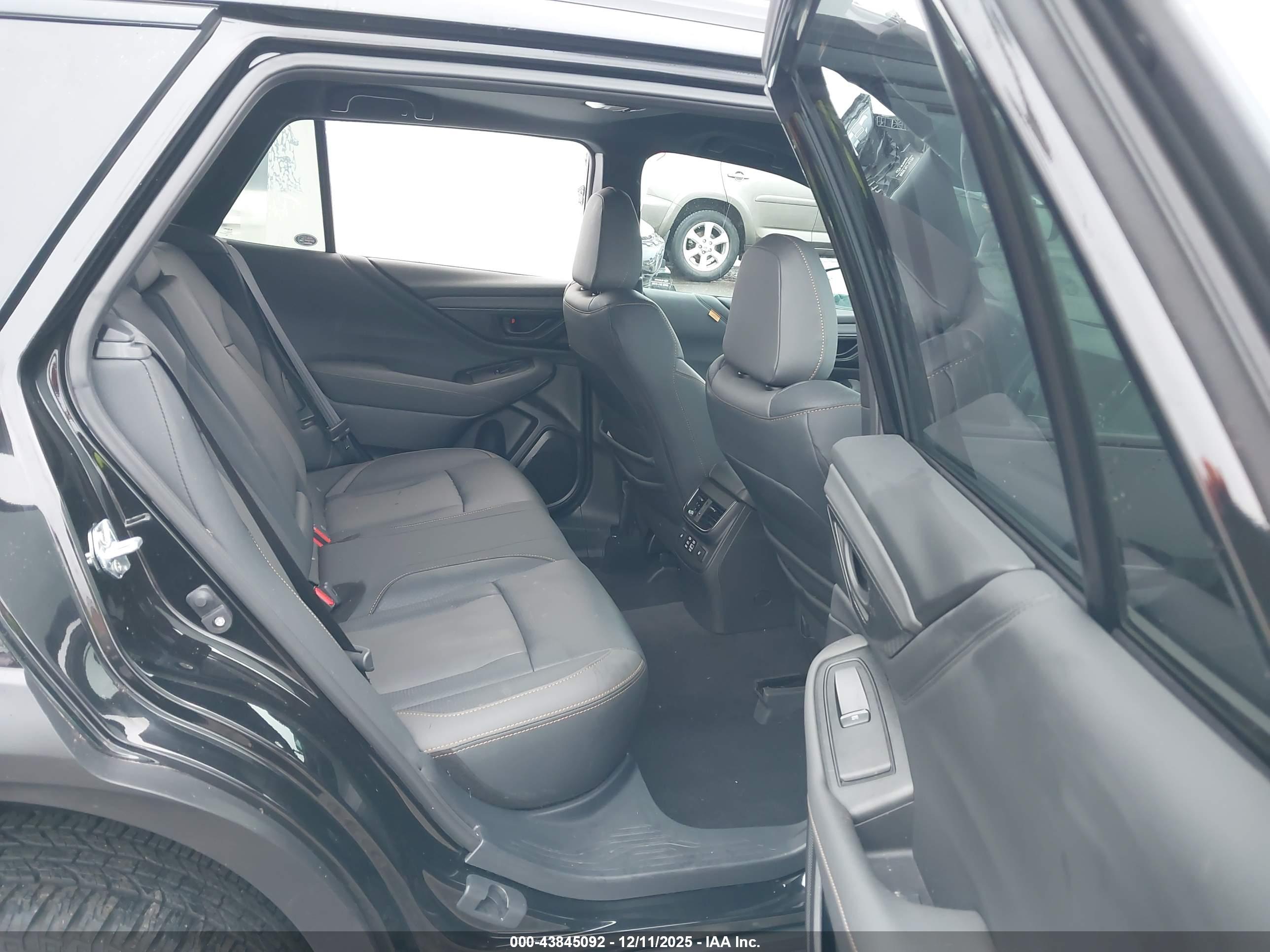 SUBARU OUTBACK image 8