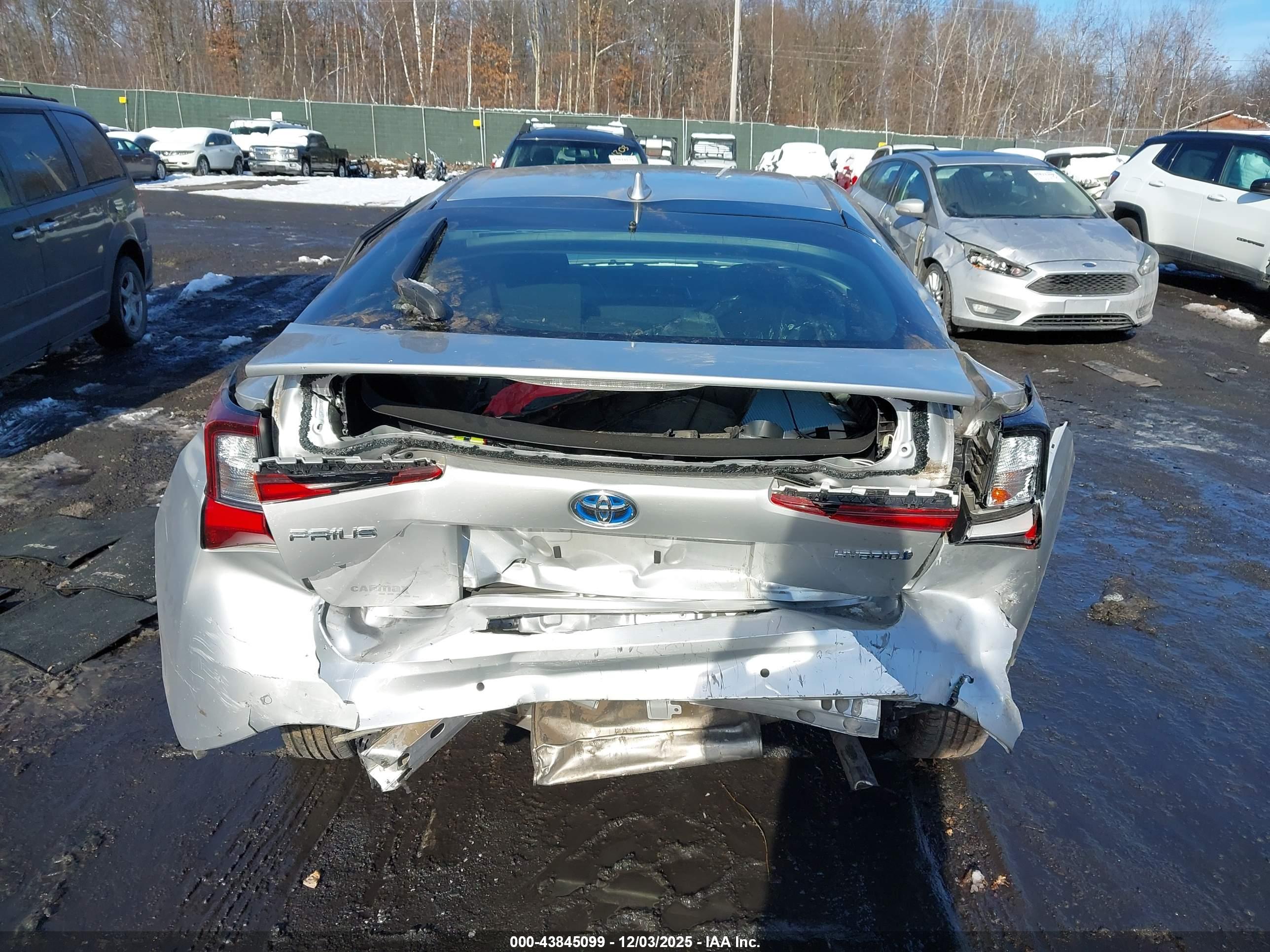 TOYOTA PRIUS image 6