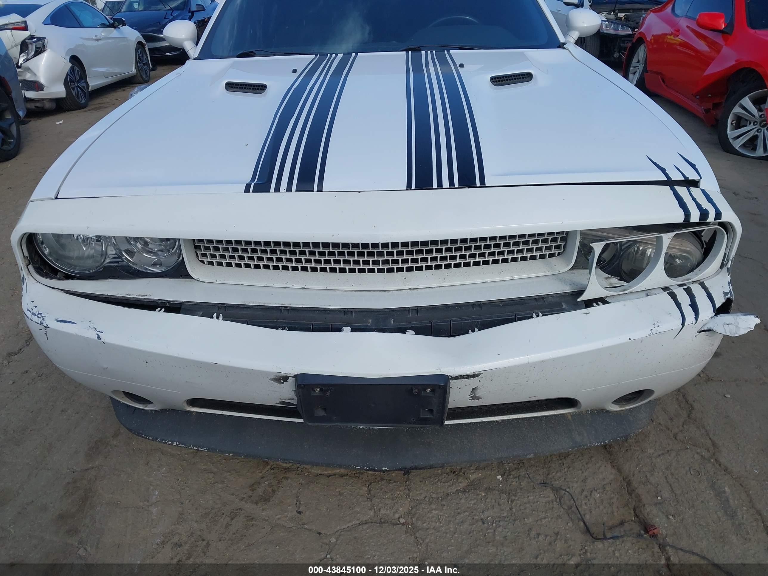 DODGE CHALLENGER image 6