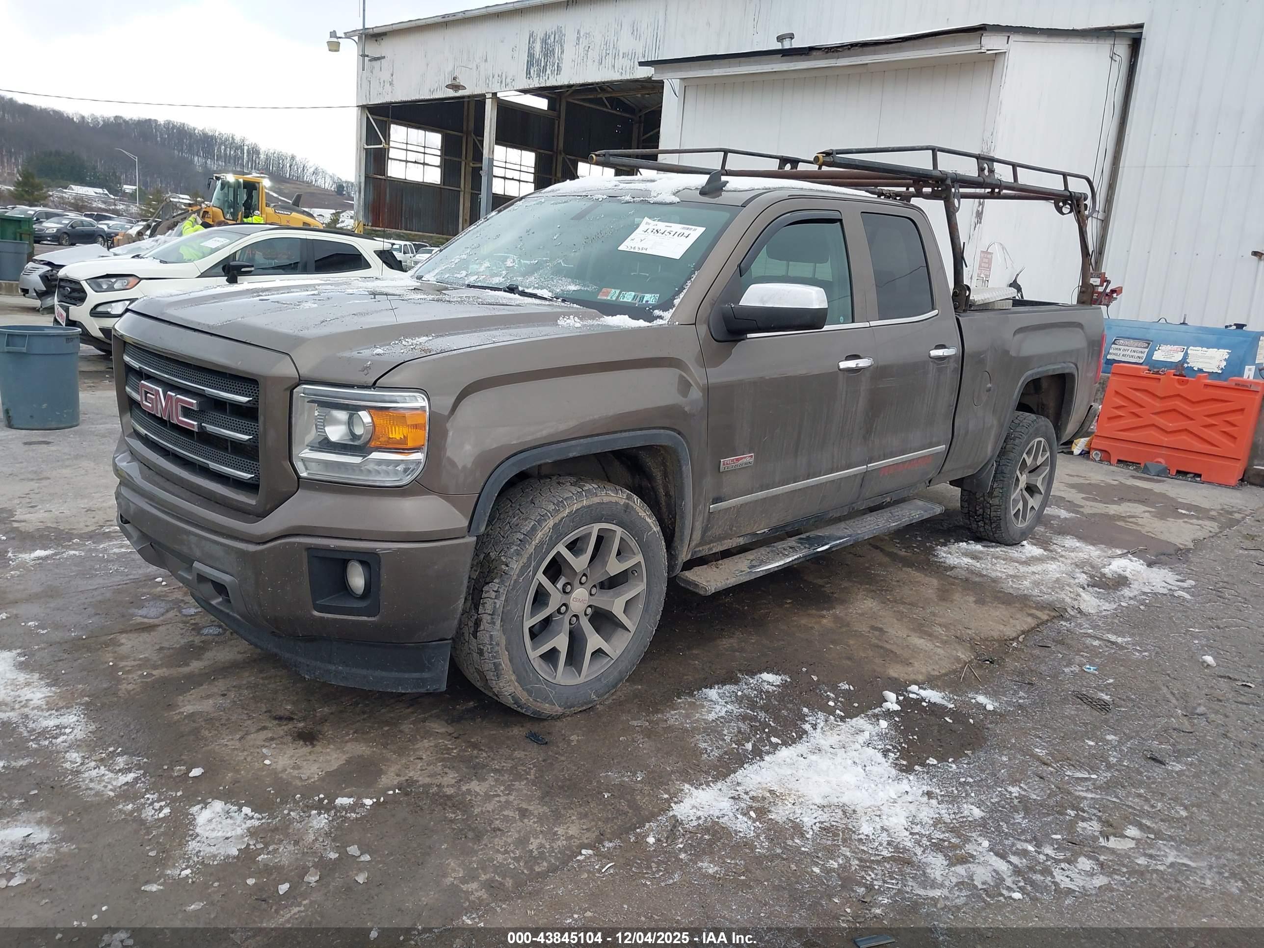 GMC SIERRA image 2