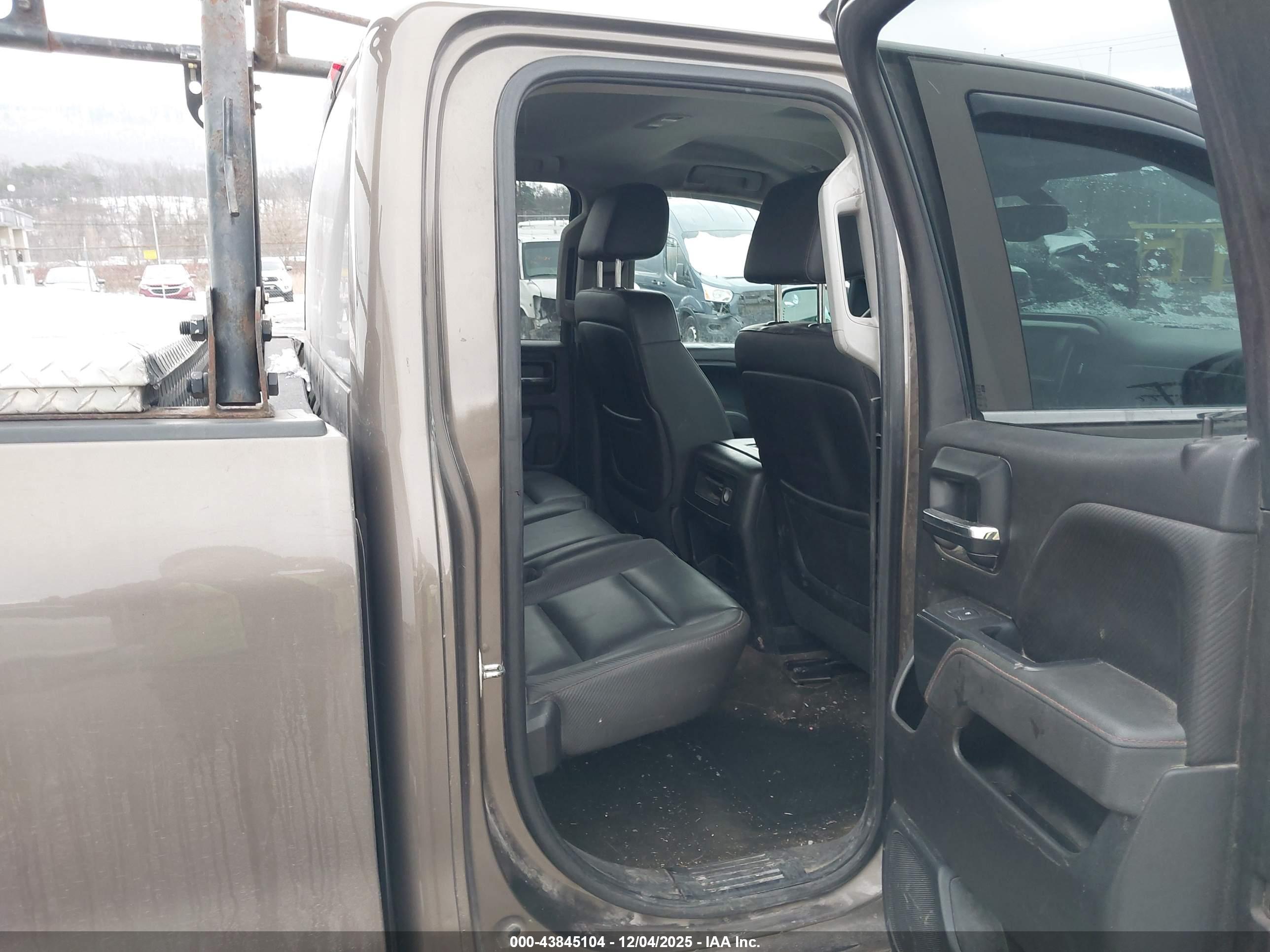 GMC SIERRA image 8