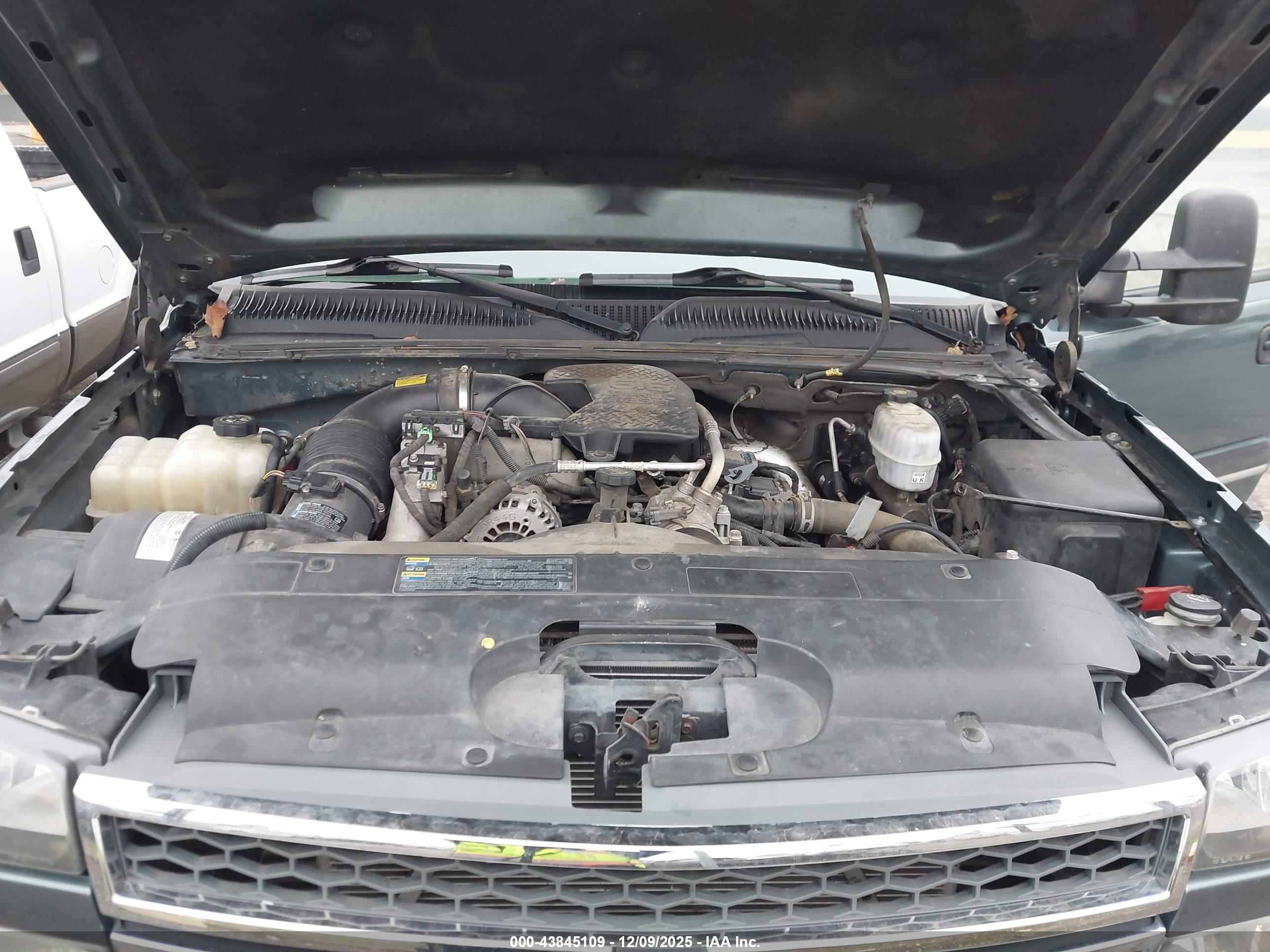 CHEVROLET SILVERADO image 10