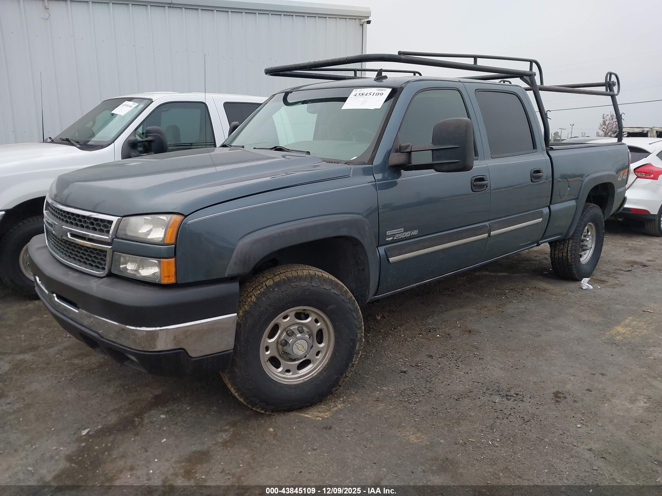 CHEVROLET SILVERADO image 2