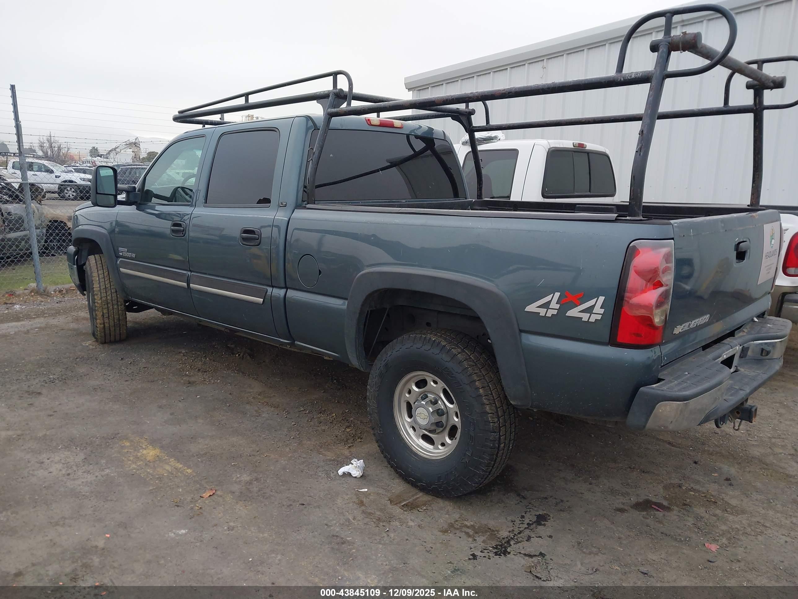 CHEVROLET SILVERADO image 3