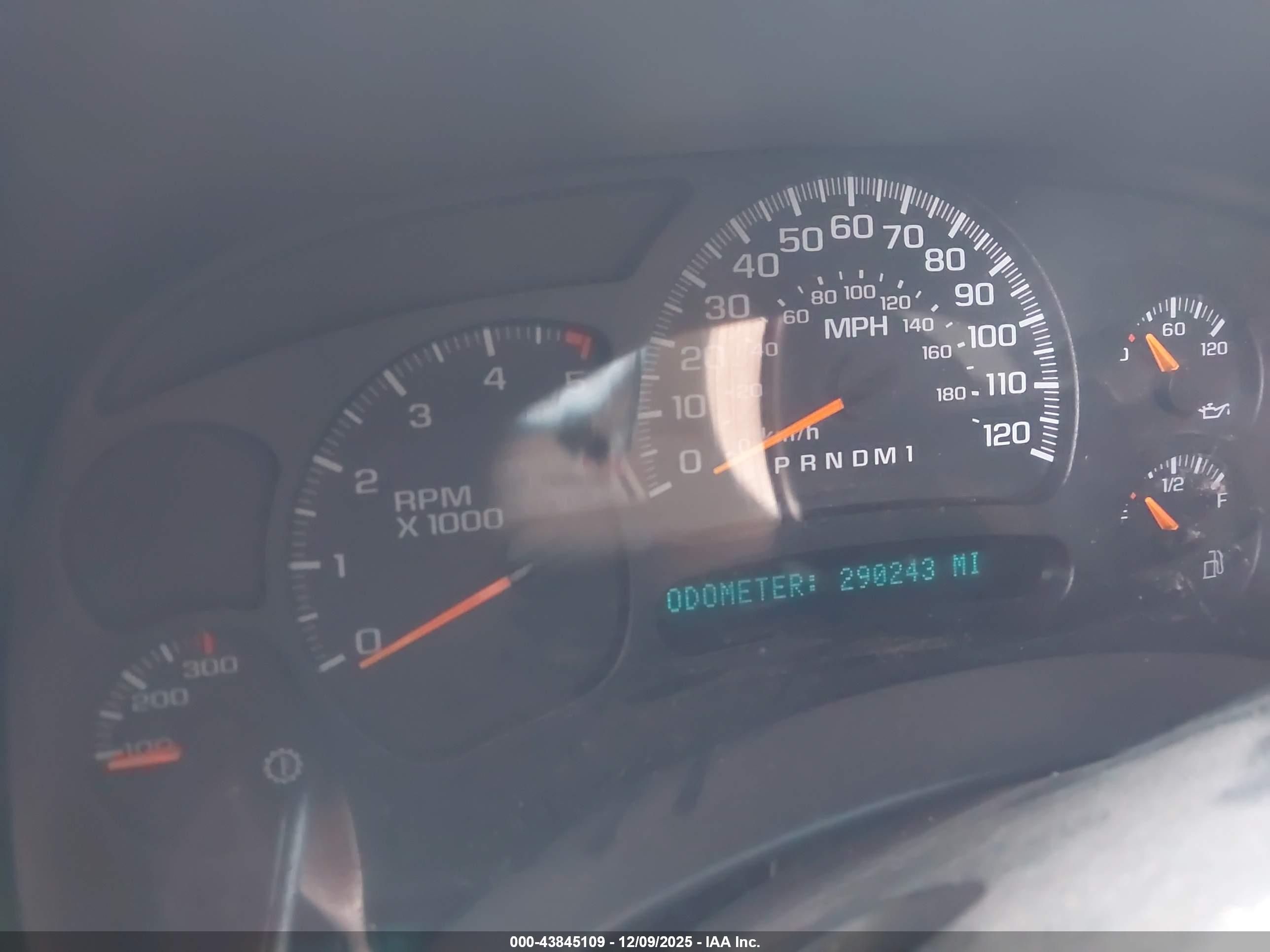 CHEVROLET SILVERADO image 7