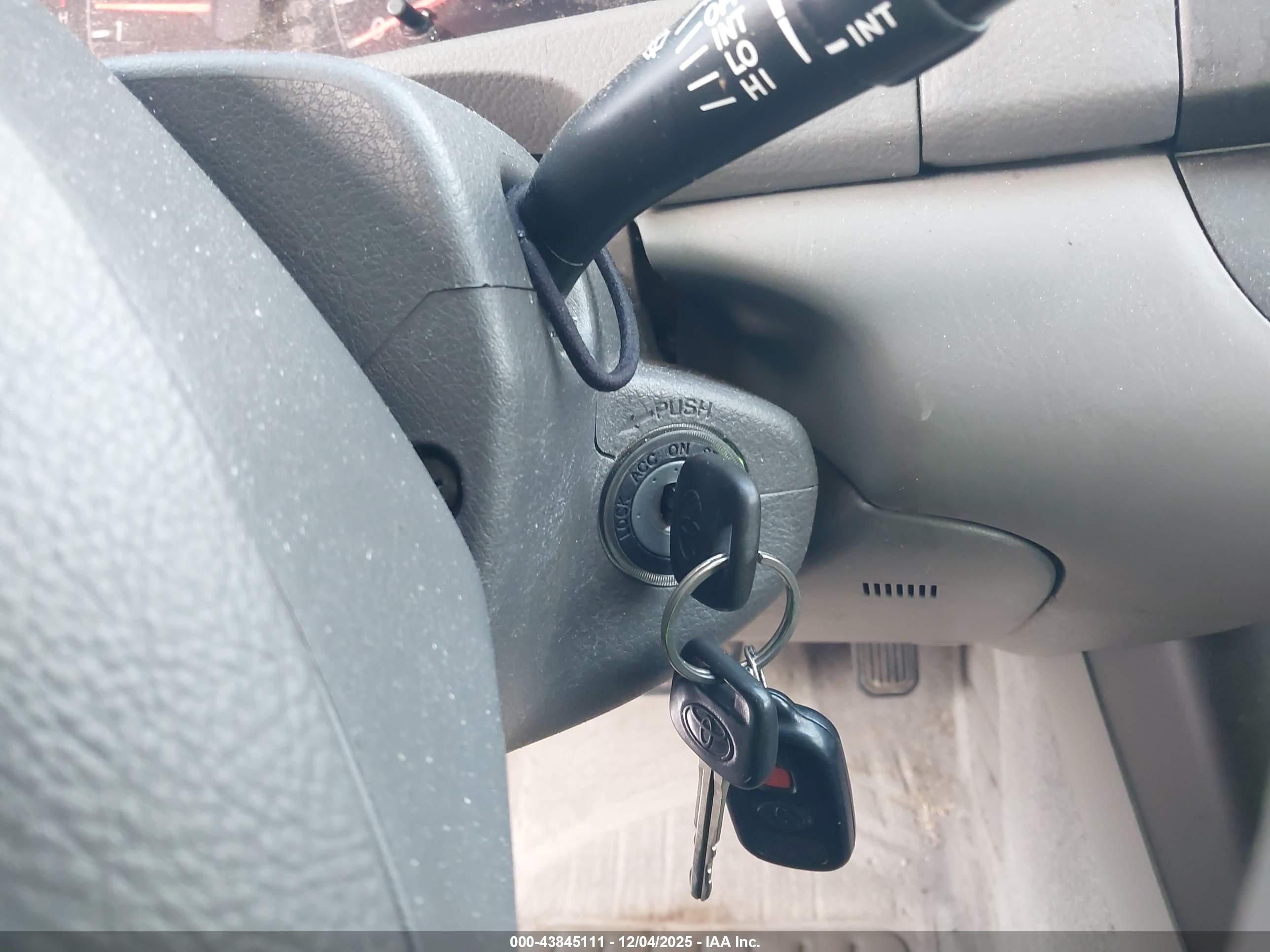 TOYOTA CAMRY image 11