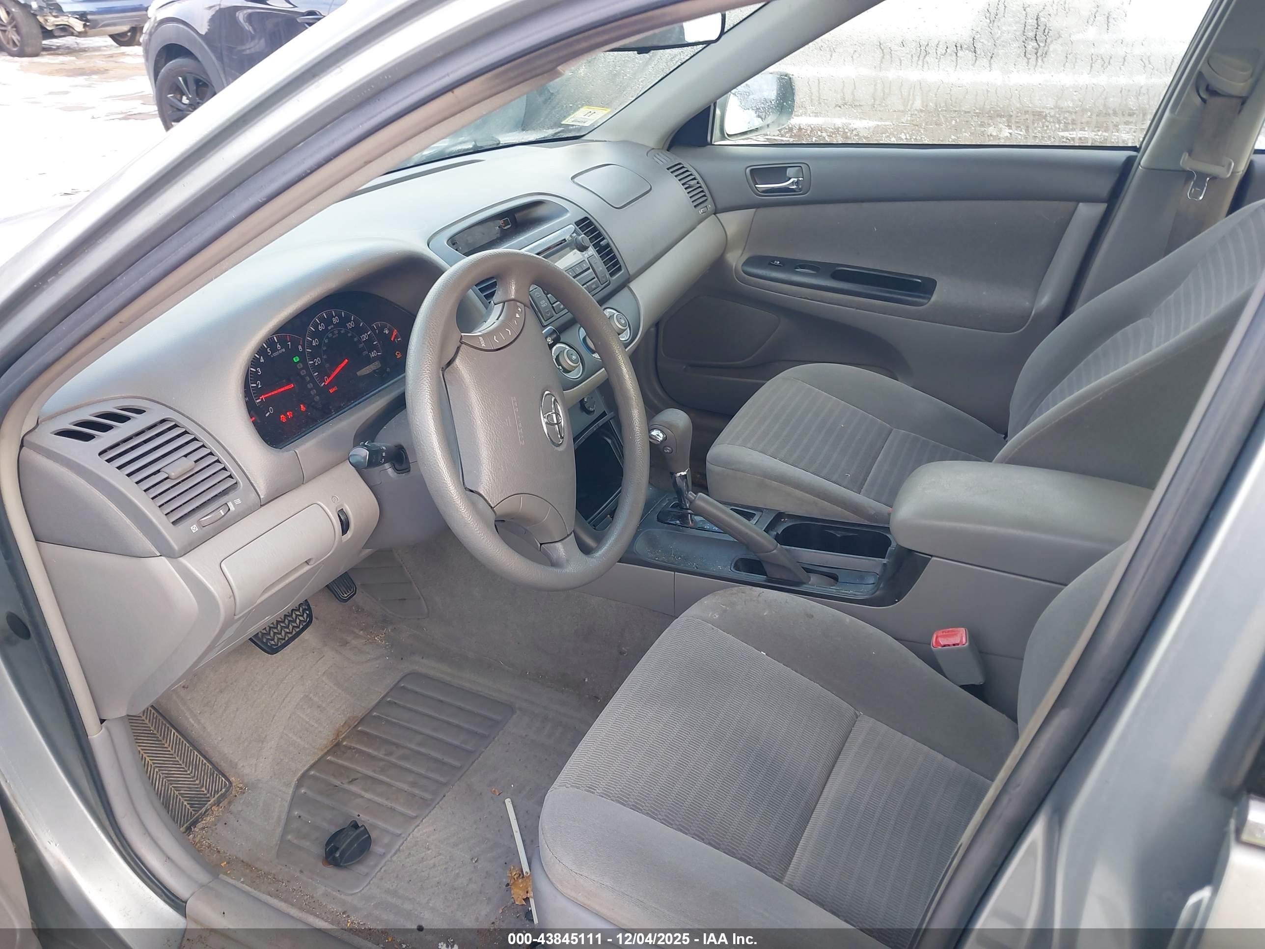 TOYOTA CAMRY image 5