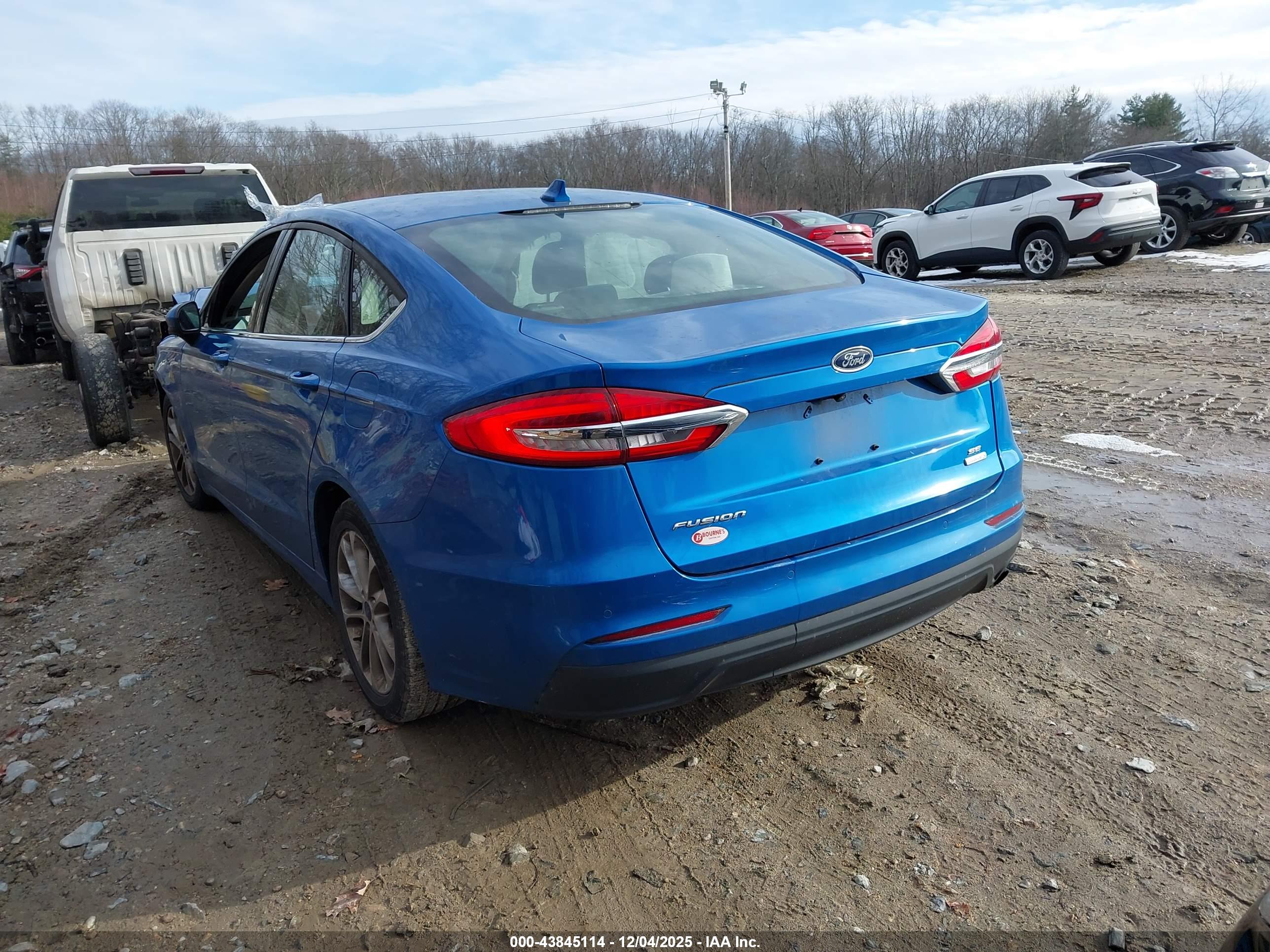 FORD FUSION image 3