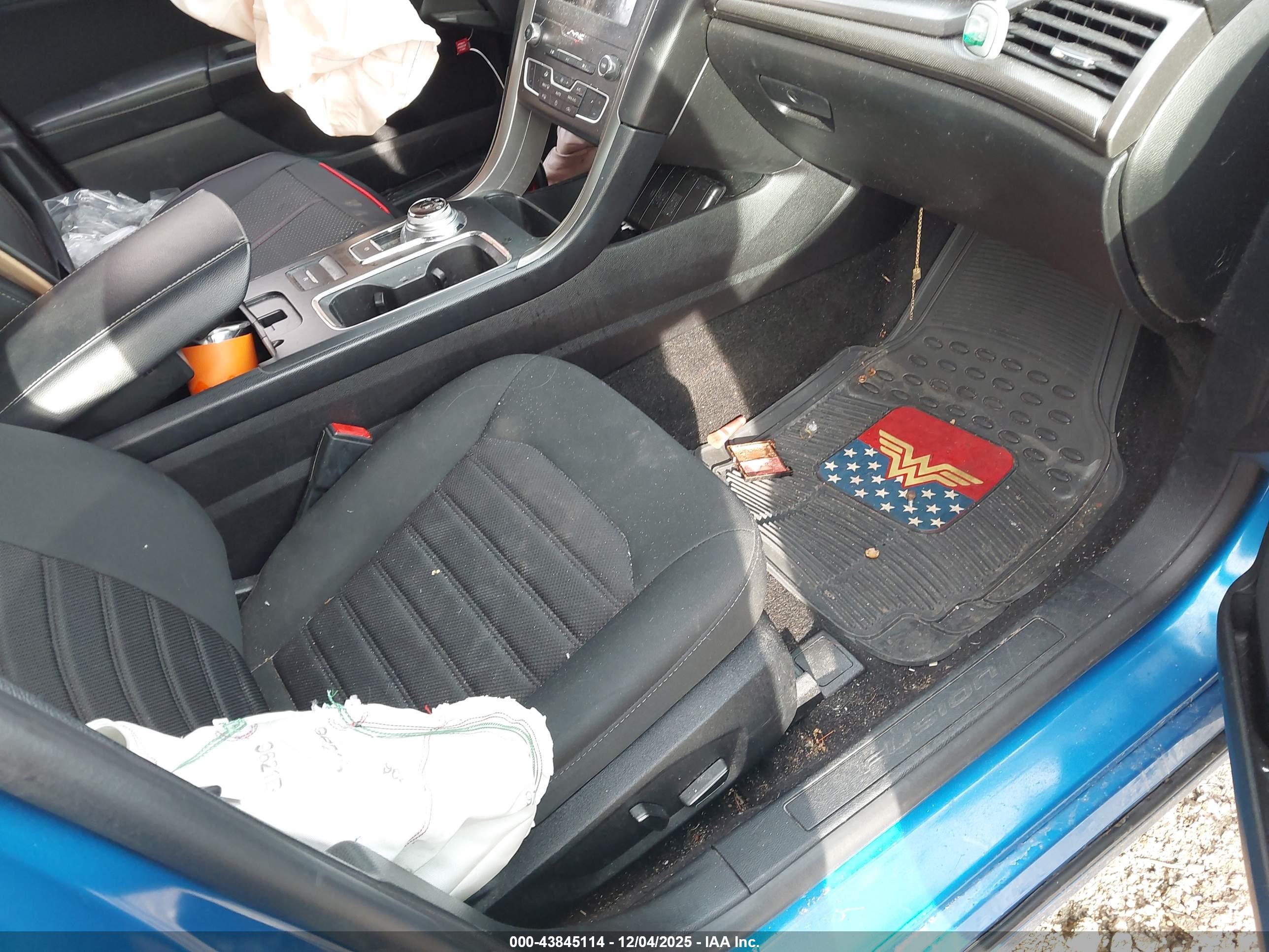 FORD FUSION image 5