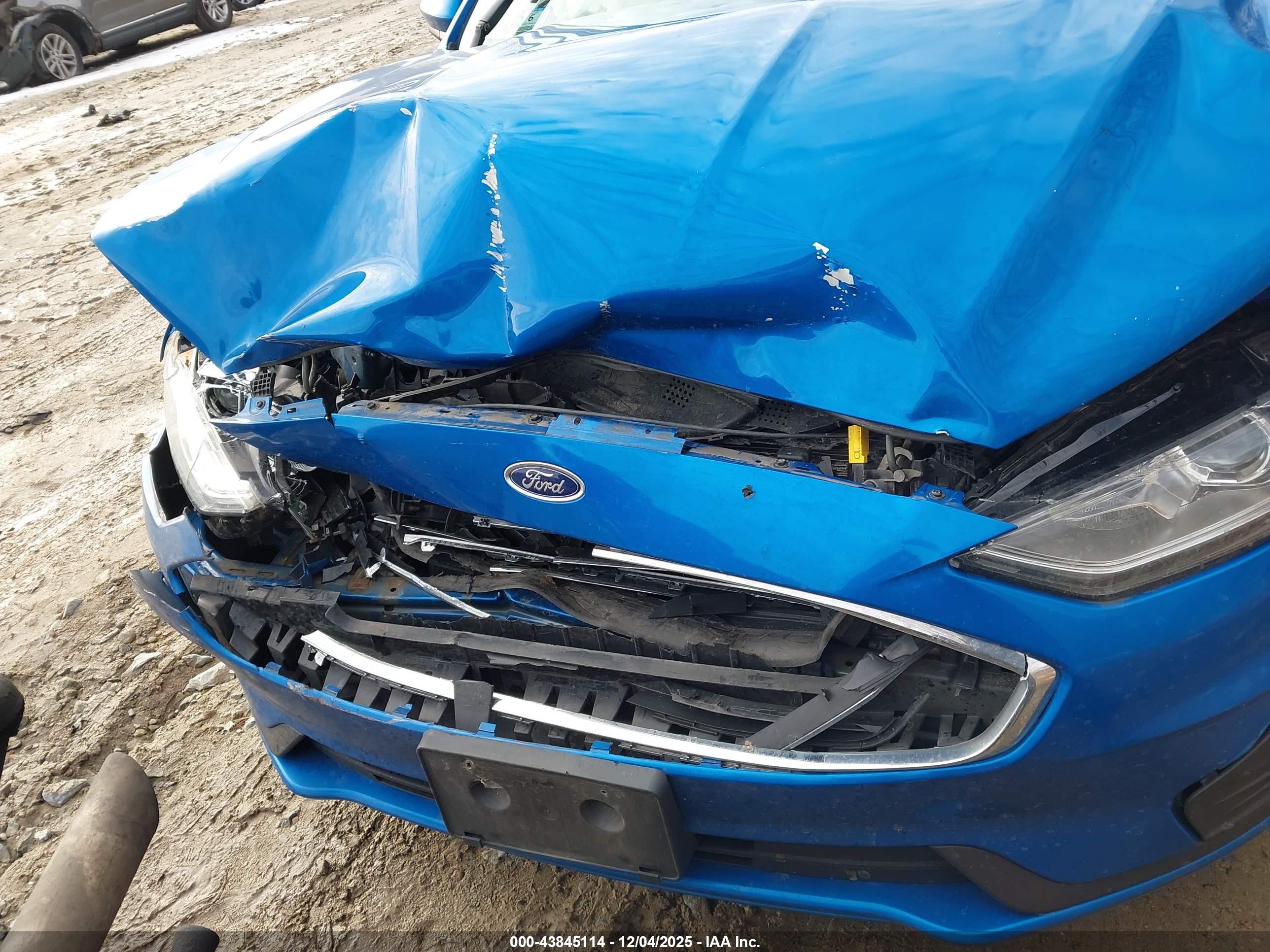 FORD FUSION image 6