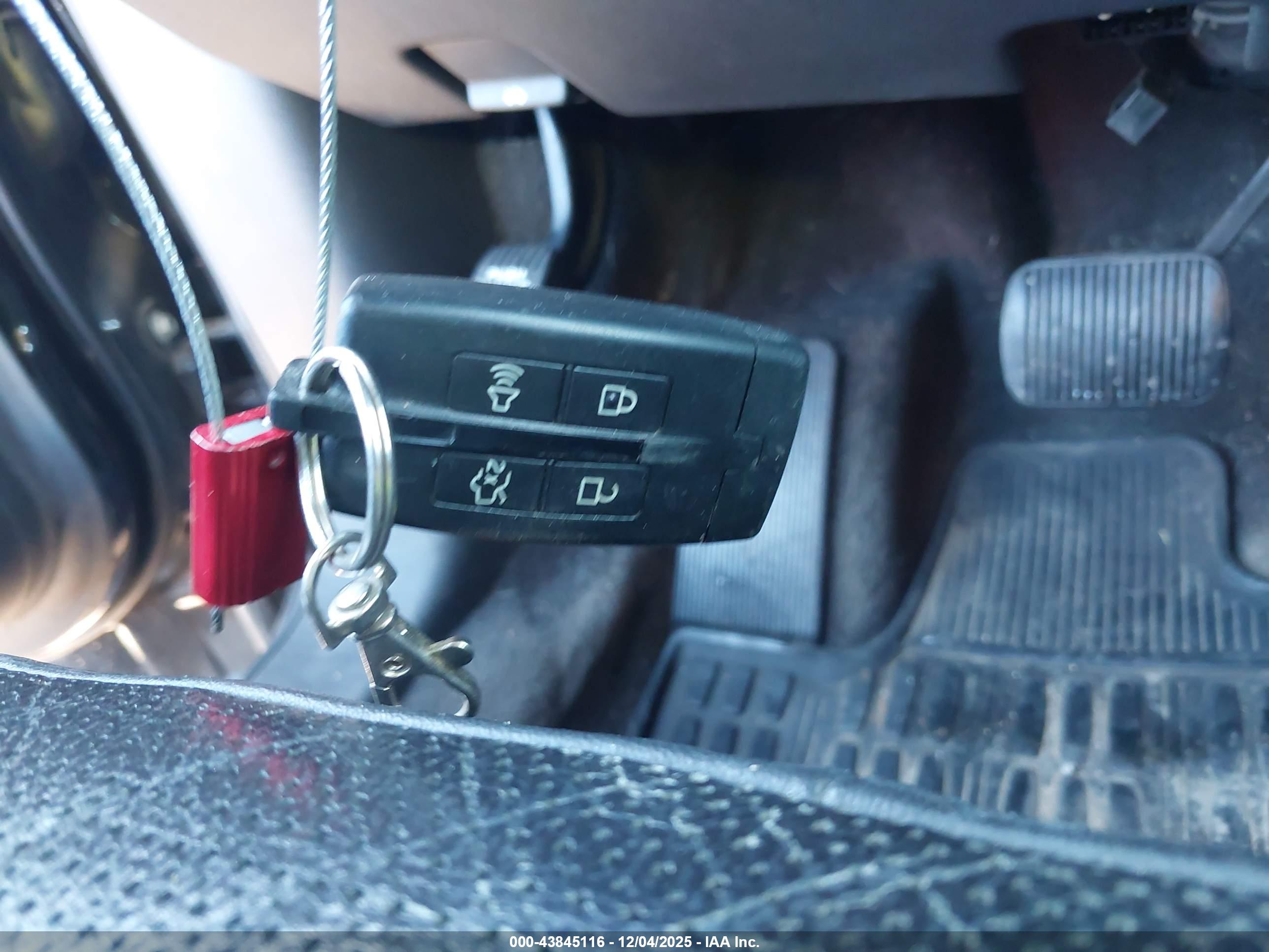 LINCOLN MKT image 11